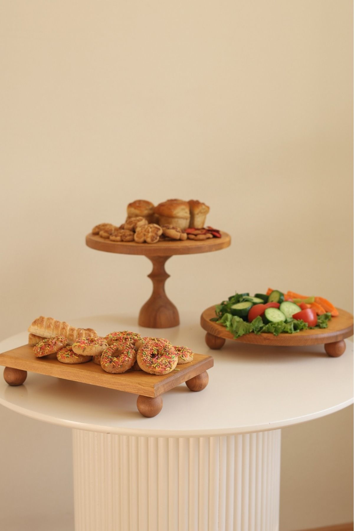 justwood 3 LÜ 29/17 Cm Mummy, 29 Cm Risus ve 17x30 Cm Risus Ahşap Ayaklı Pasta Kurabiye Sunum Servis Tabağı