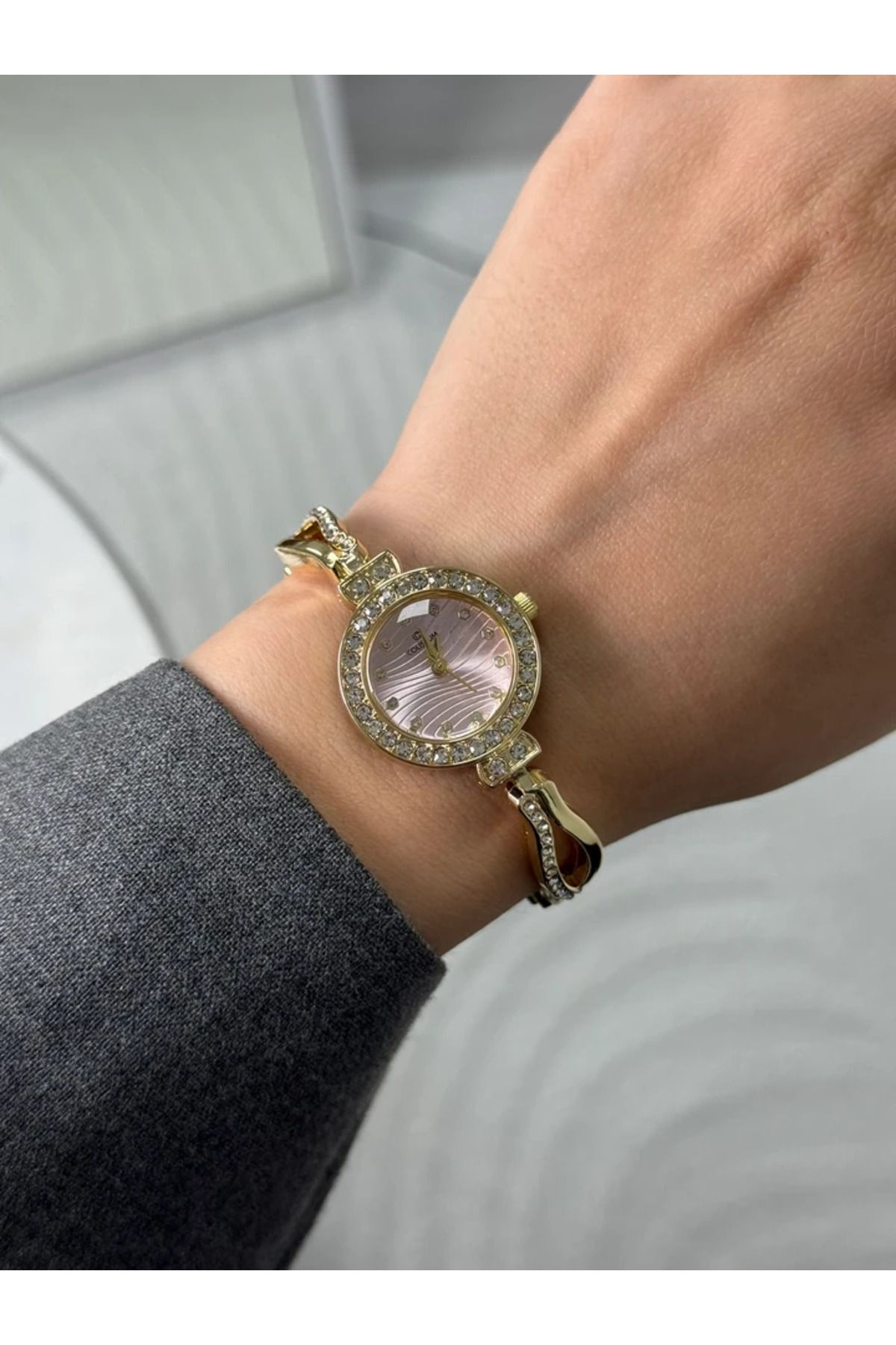 RoseandRoses Efnalsa Taşlı Çerçeve Yeni Sezon Kadın Kol Saati Gold (Pembe Kadran)