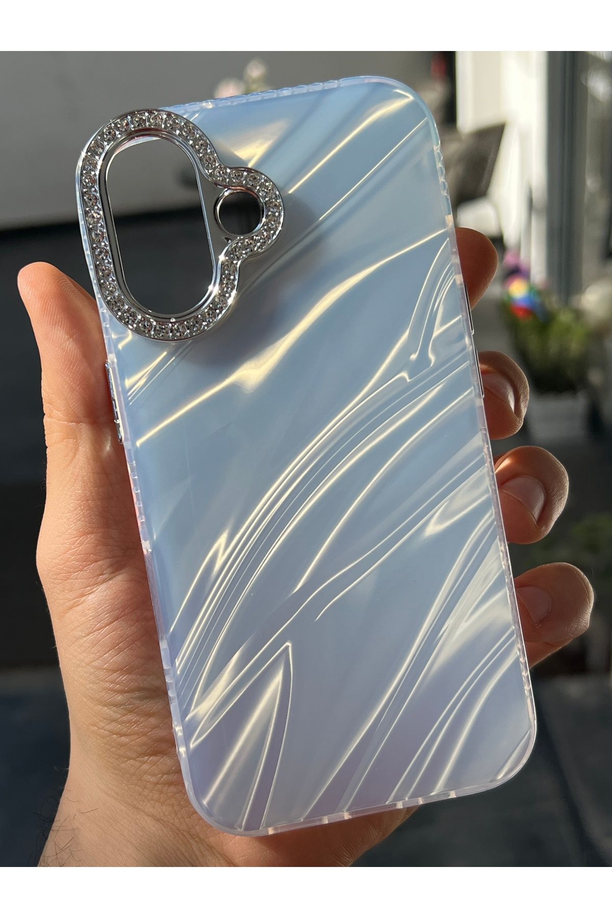EDELFU iPhone 16 Kamera Çevresi Taşlı ve Dalgalı Desenli Koruyucu Yanları Yumuşak Kılıf
