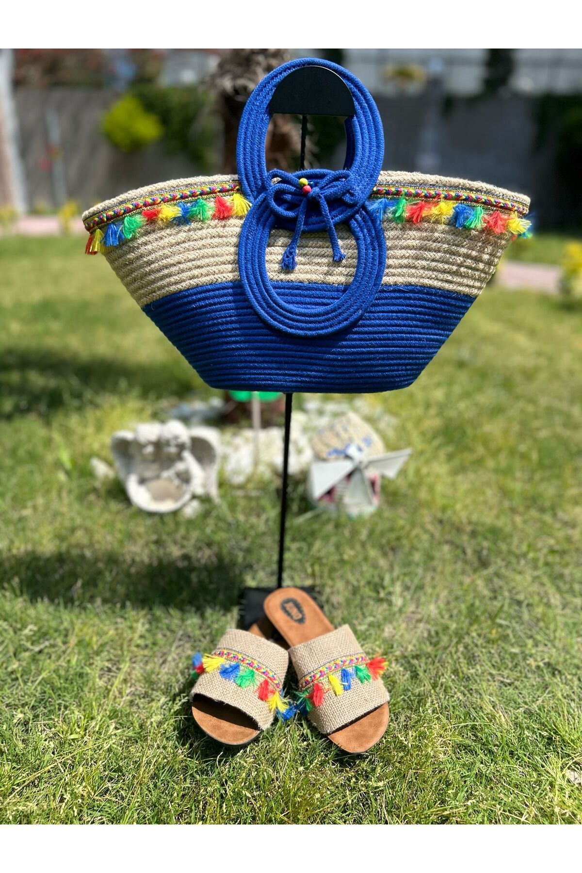 MD CRAFT ATÖLYE 42*24 CM EL YAPIMI RENKLİ PÜSKÜLLÜ TASARIM SAPLI KAPAK FERMUARLI PLAJ ÇANTASI VE TAKIM TERLİK