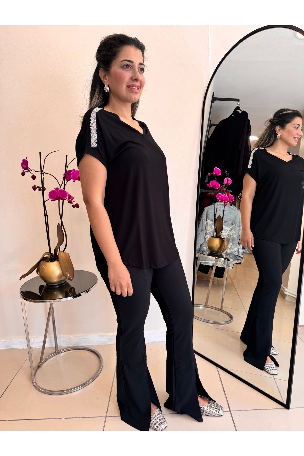 Arzu Yıldırım Butik V Yaka Omuzları Taşlı Düşük Kol Yazlık Penye Büyük Beden Bluz
