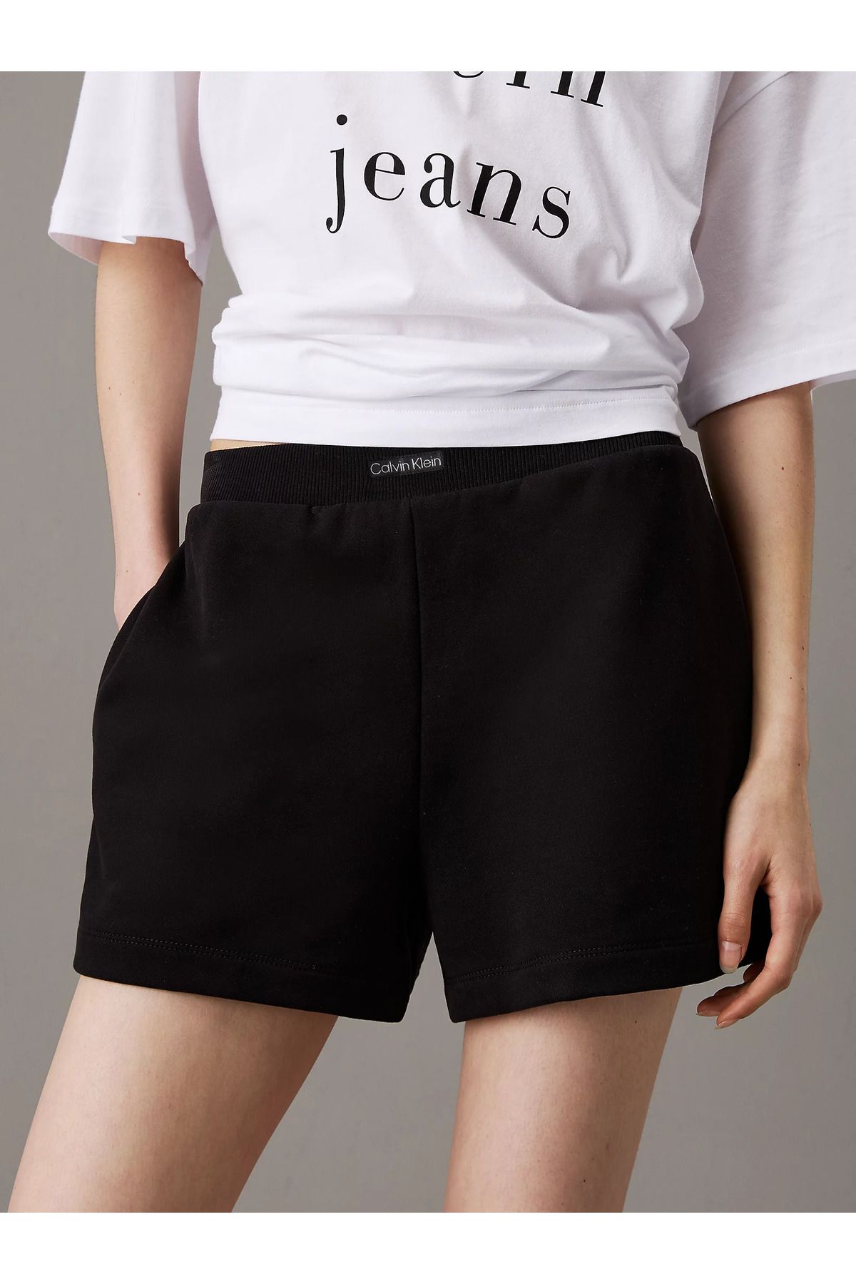 Calvin Klein Kadın Beli Lastikli Kısa Boy Pamuklu Cep Detay Siyah Şort J20J225525-BEH