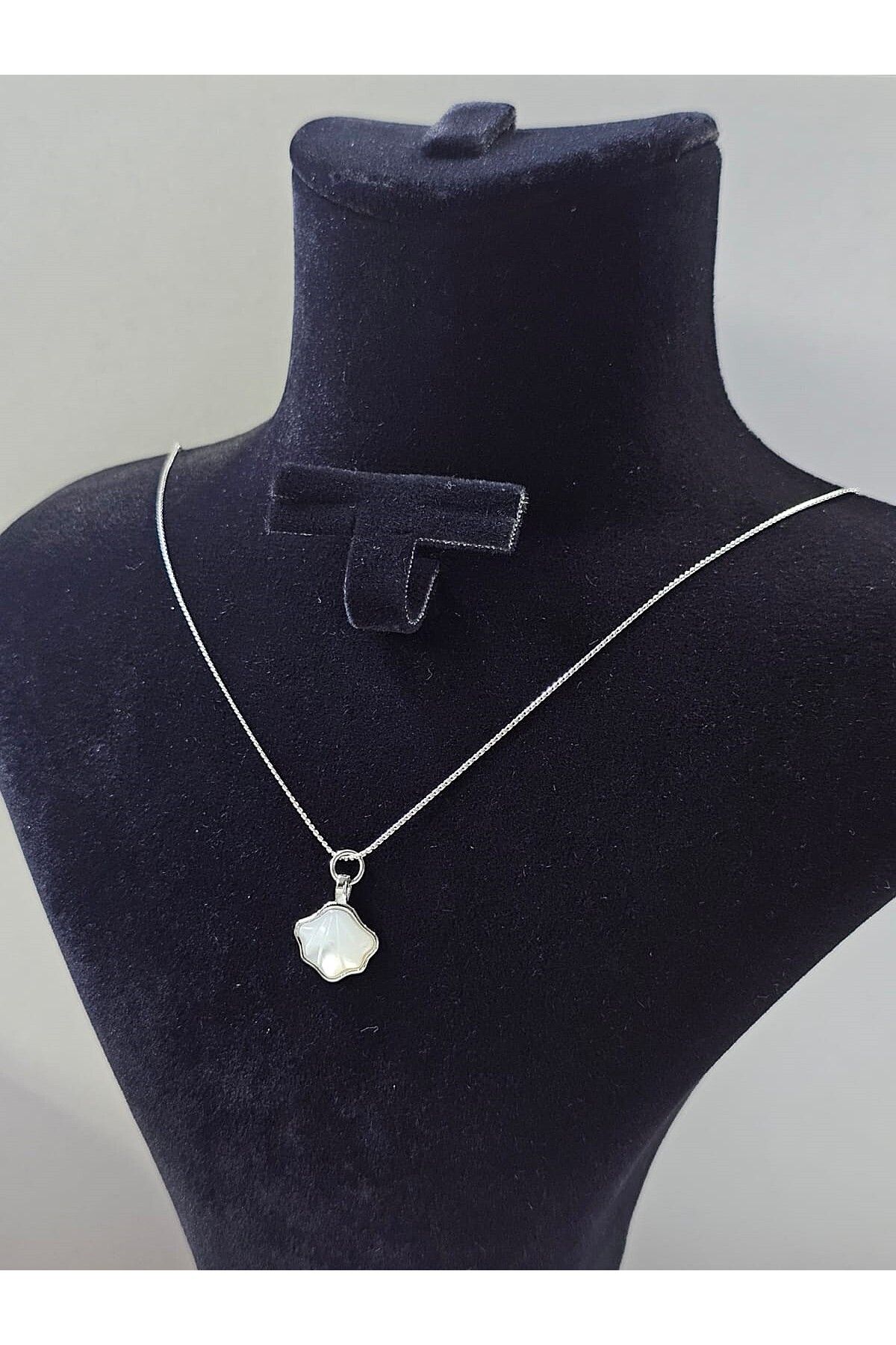 MODA Deniz kabuğu taşlı desenli çelik kolye