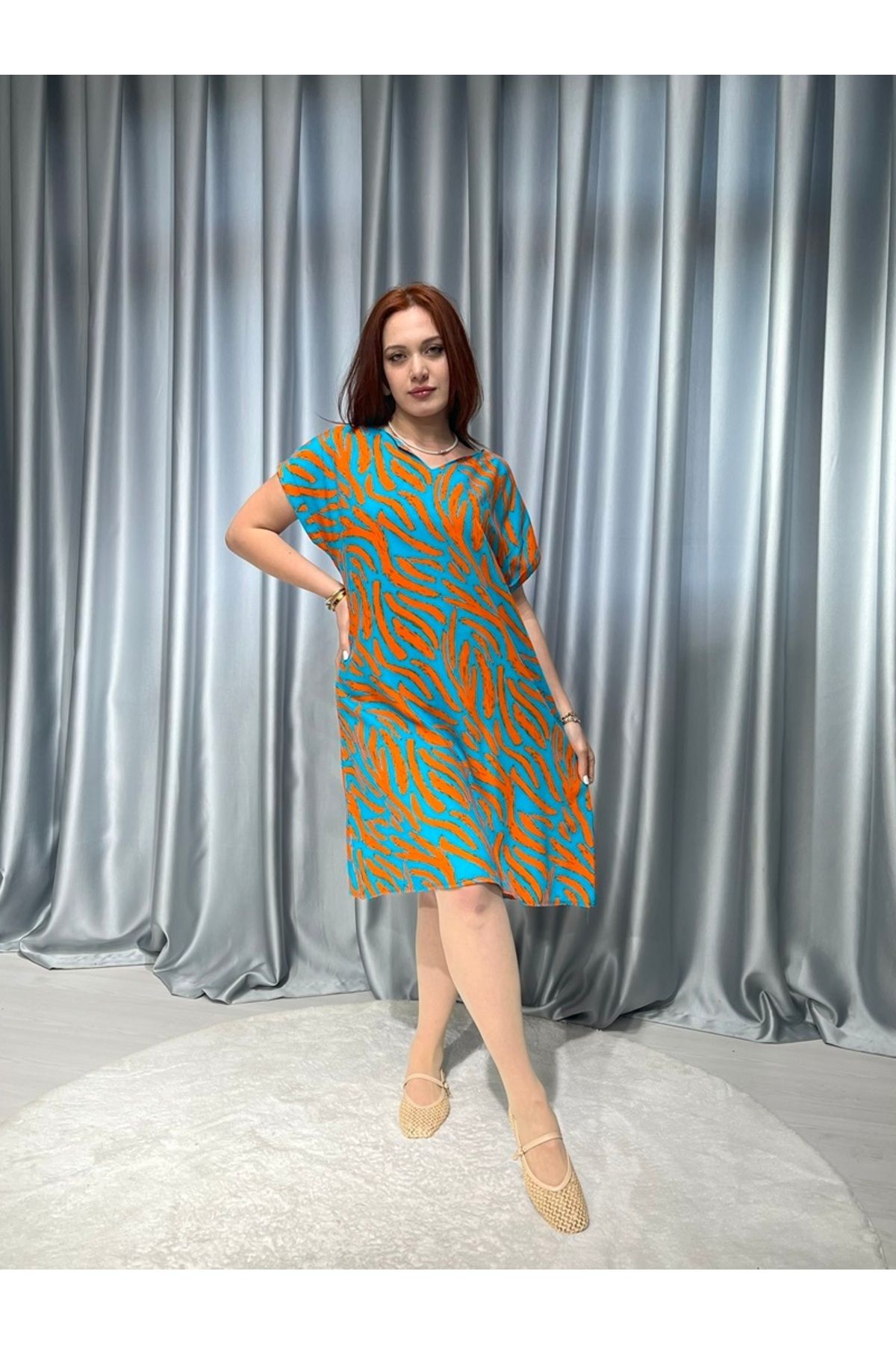 Butik Gül Viskon Kısa Kollu Elbise – Zarafetin Yaz Hali