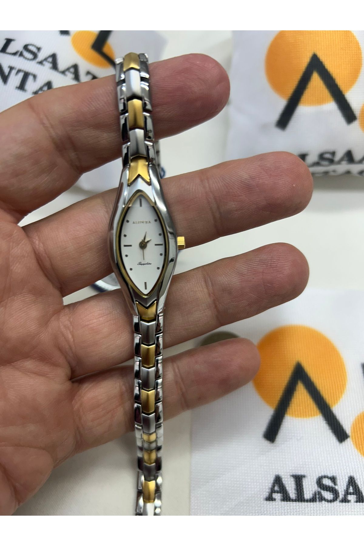 Almera Vintage kadın saati L02590