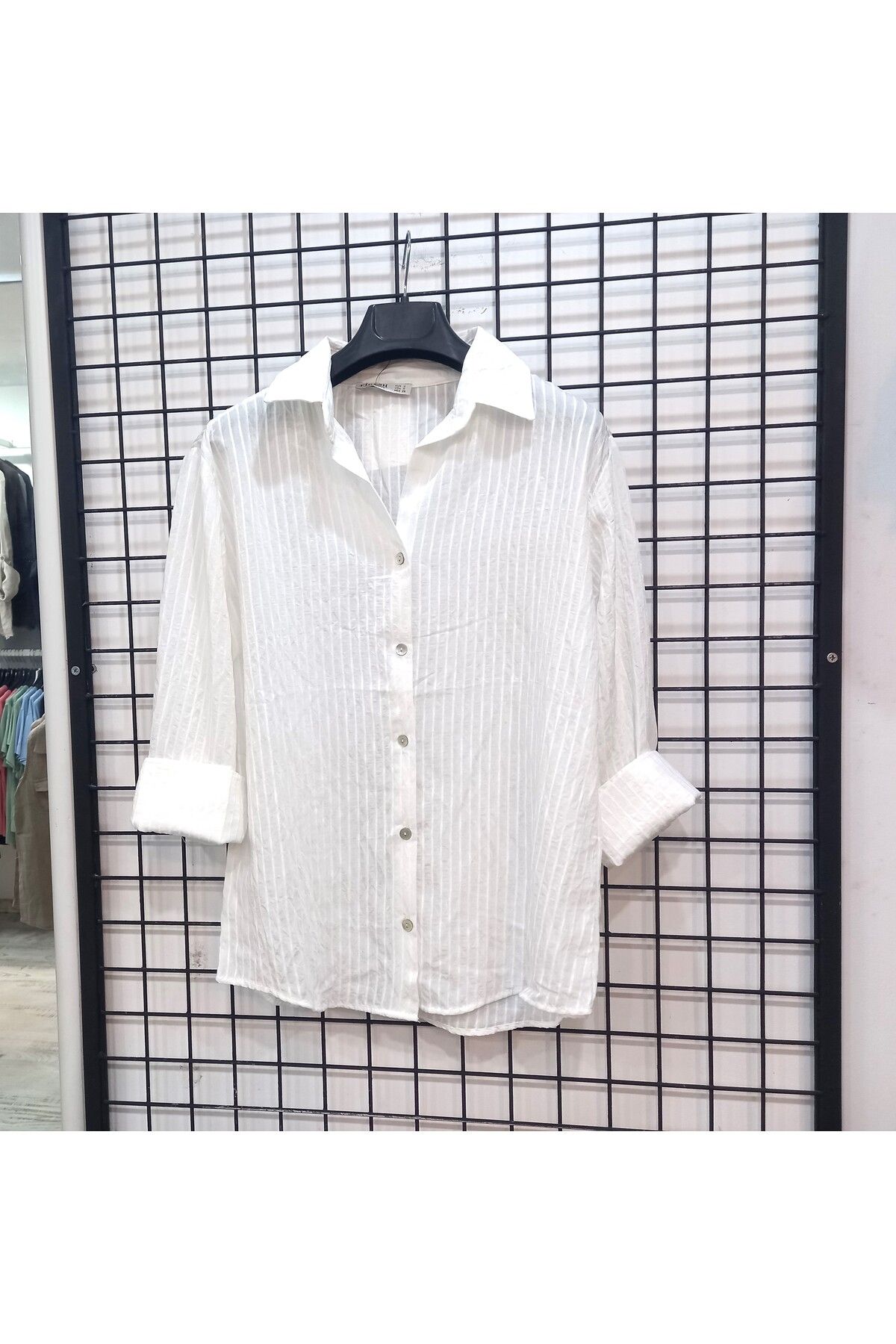Butik Şans Kendinden Çizgili Düğme Kapamalı Uzun Kollu Gömlek