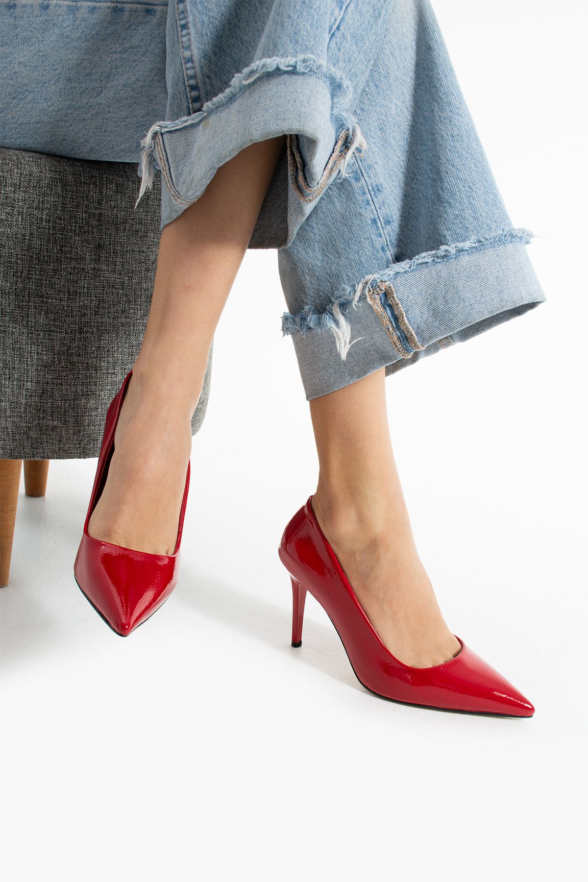Güllü Shoes Kırmızı Vegan Deri Kırışık Rugan 9cm Topuklu Hafızalı Pedli Rahat Kalıp Sivri Burun Kadın Stiletto