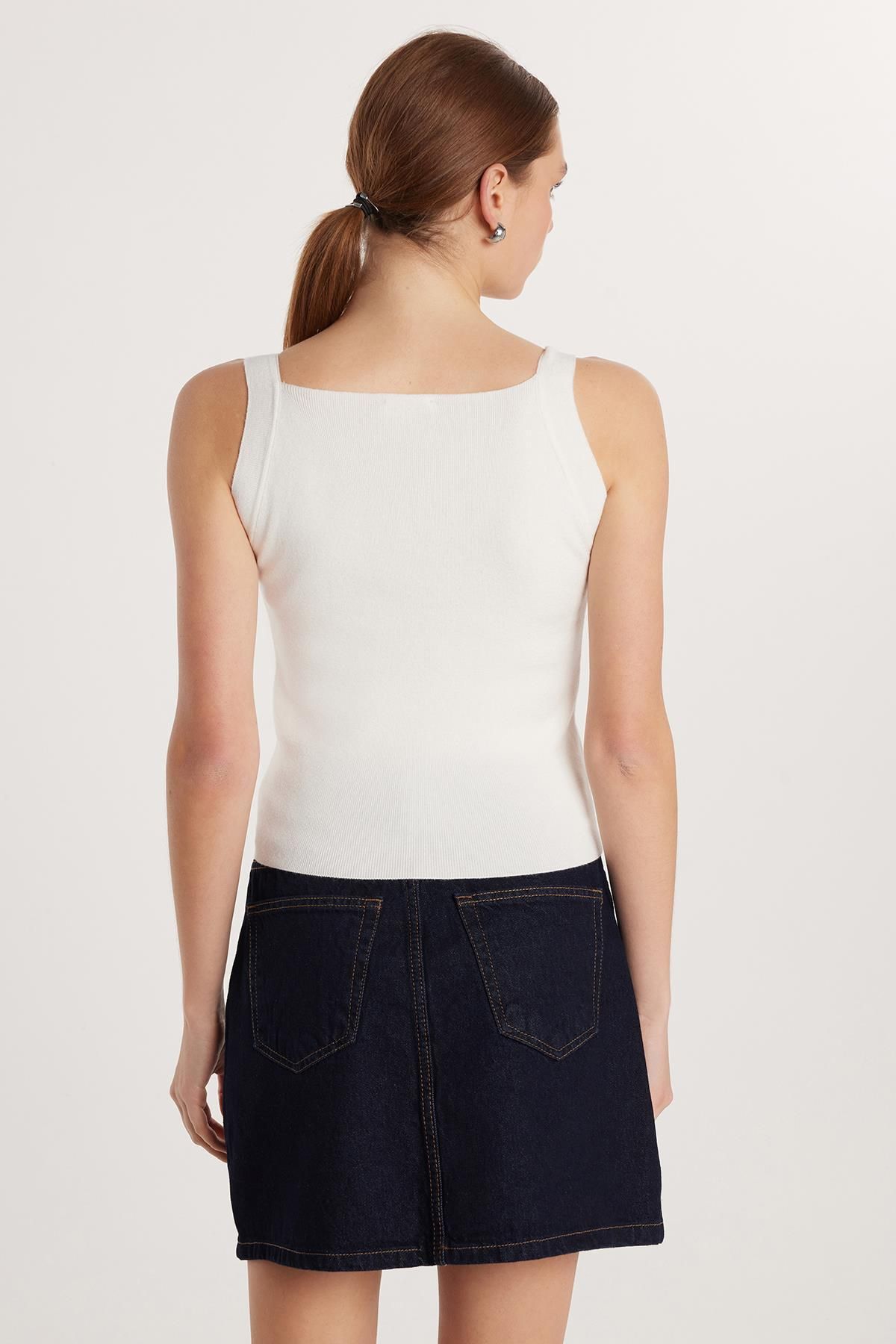 Tudors-Slim Fit Wide Collar Bone Color Undershirt 5