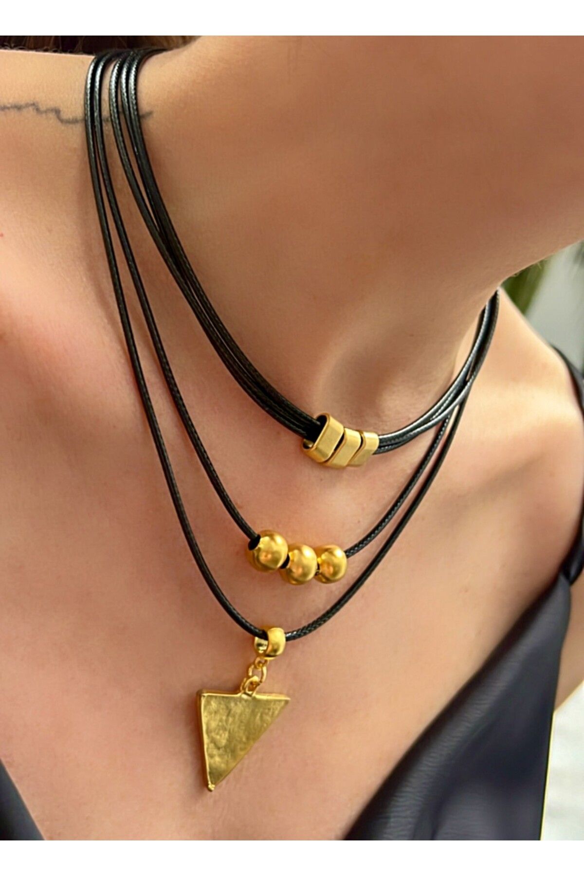 Kutcha Accessories Üç Katlı Siyah Kordonlu Altın Kaplama Geometrik Kolye