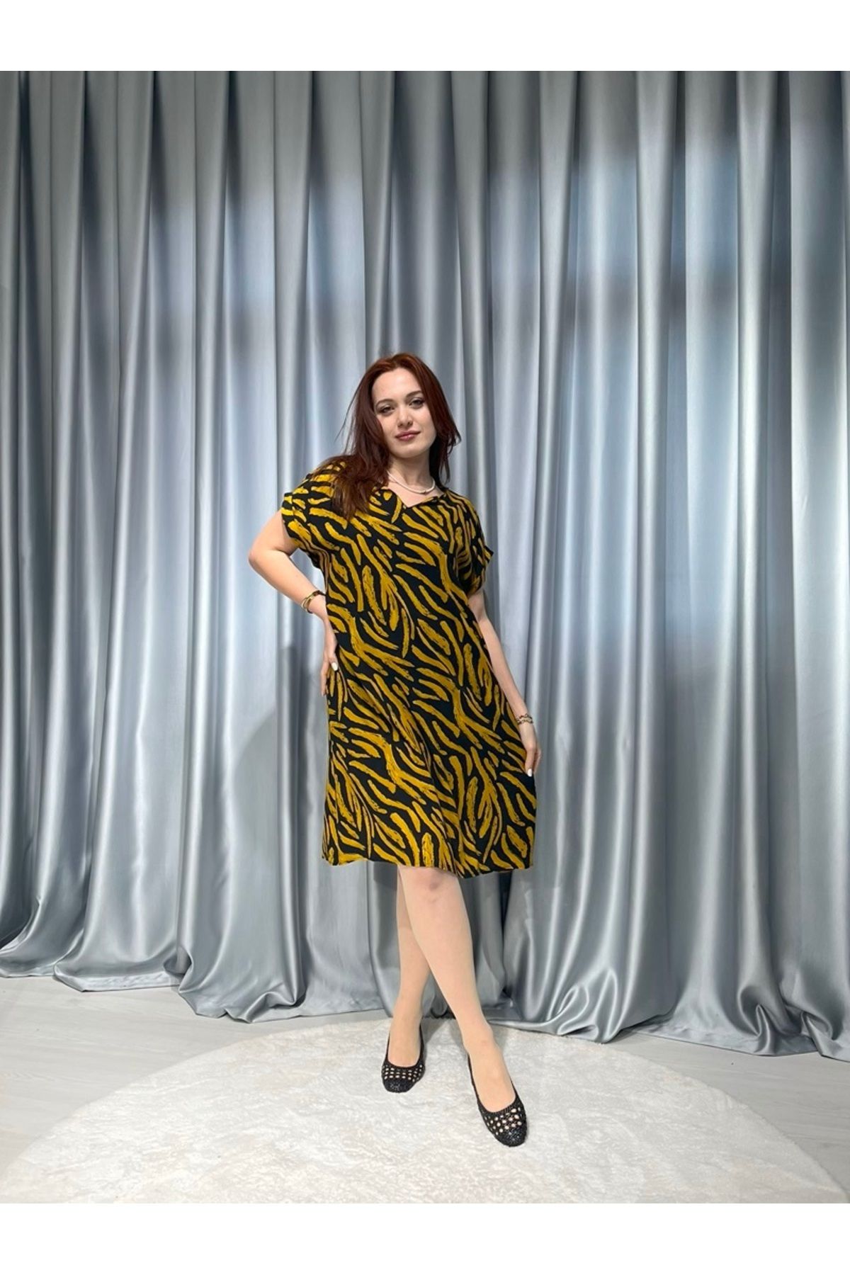 Butik Gül Viskon Kısa Kollu Elbise – Zarafetin Yaz Hali