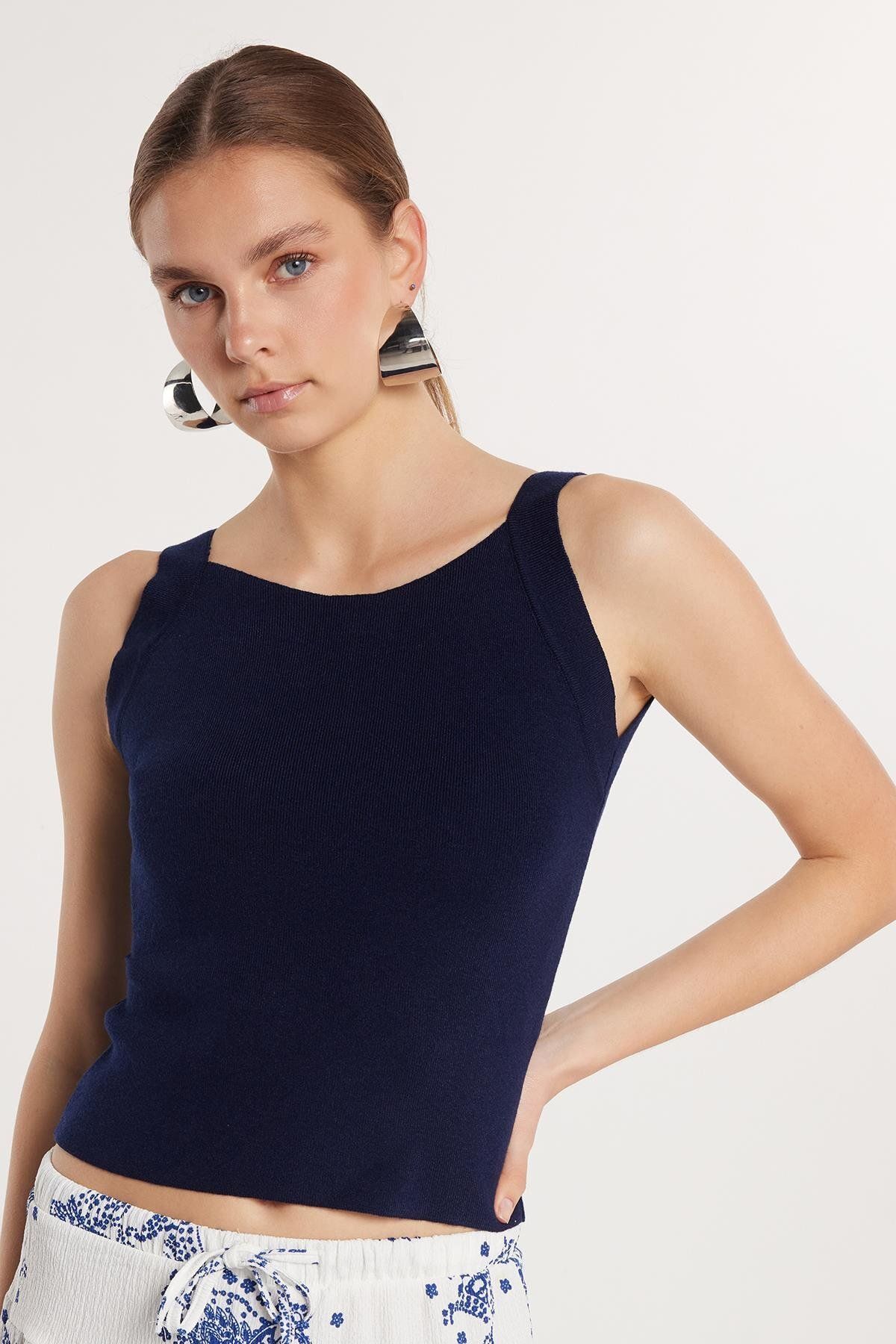 Tudors Kadın Slim Fit Geniş Yaka Lacivert Atlet