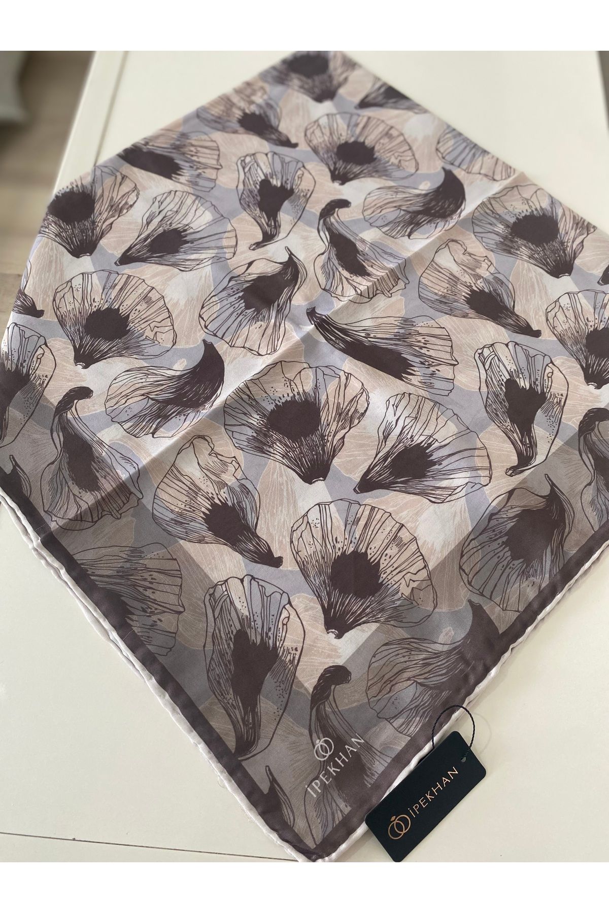 Butik Yeni Kaymayan Soft Çiçekli Ağaç Desenli İpekhan Organik Kare Eşarp