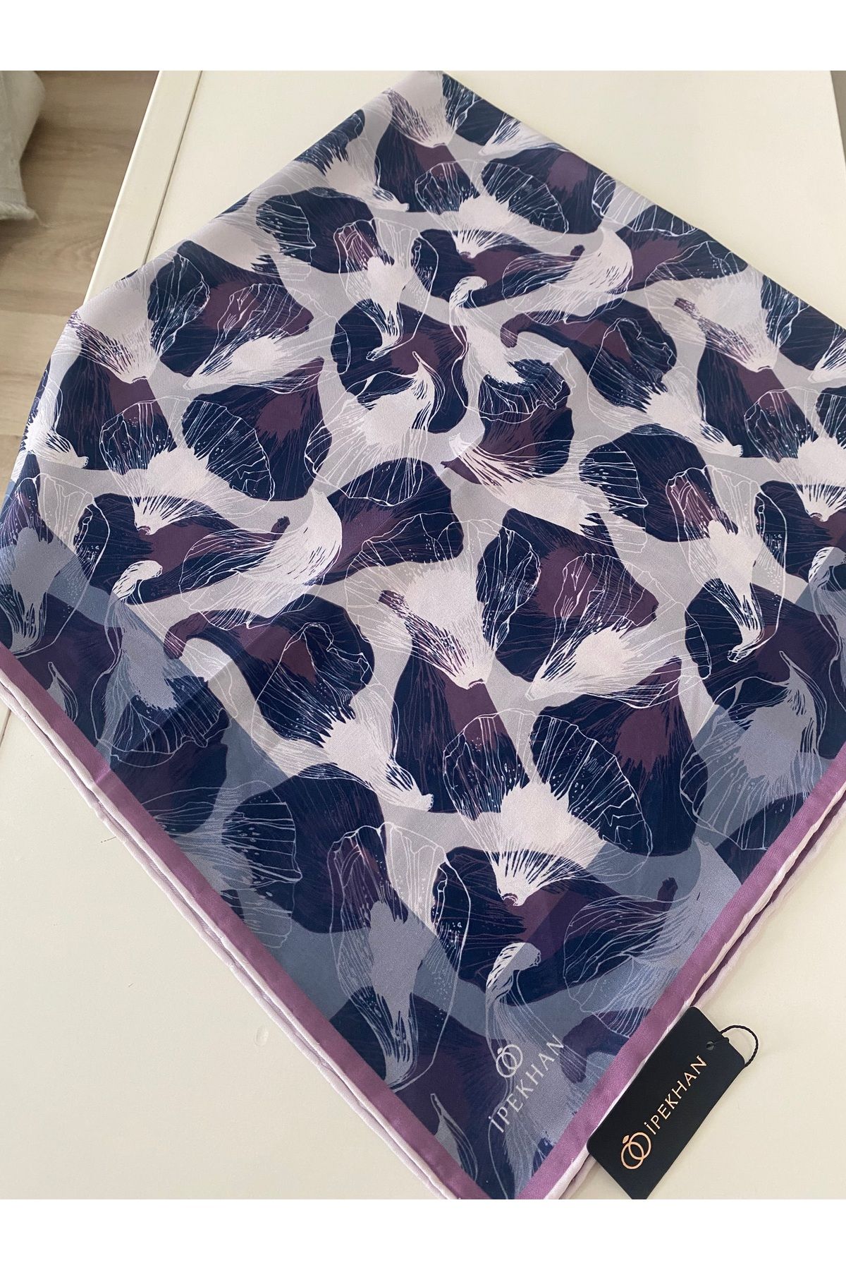 Butik Yeni Kaymayan Soft Çiçekli Ağaç Desenli İpekhan Organik Kare Eşarp