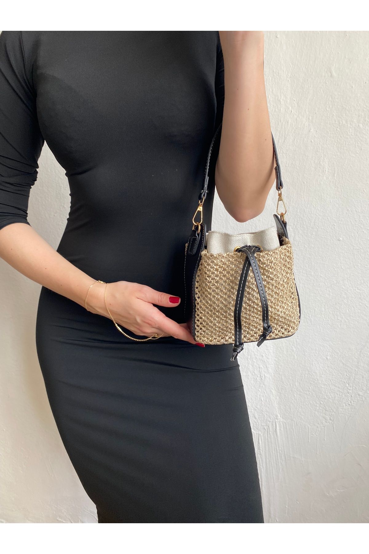 Glemix Maria Hasır Siyah Büzgü Kapama Kova Model Mini Kadın Omuz Çantası