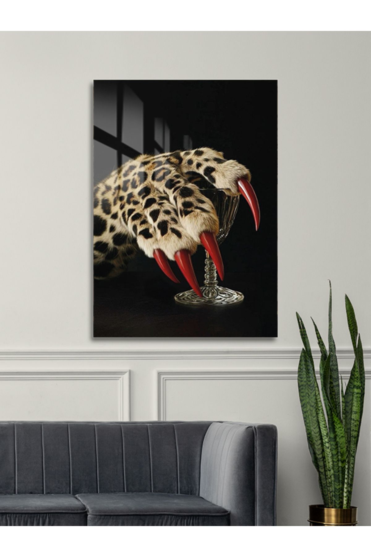 ARTSTATİONS Leoparın Pençesinde Lüks – Cam Tablo Tasarımı