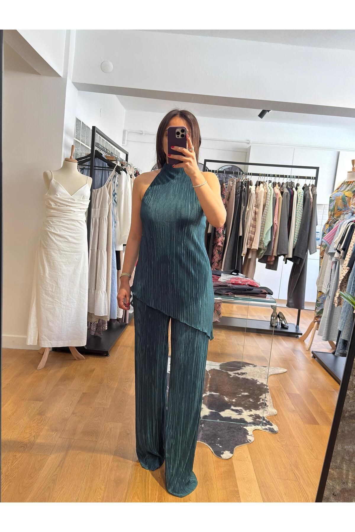 Bemore34 HALTER YAKA SIRTI AÇIK ASİMETRİK KESİM TAKIM
