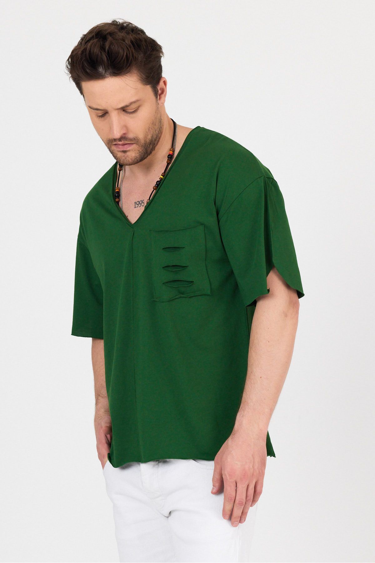 تی شرت سبز مردانه فوق العاده بزرگ V NECK با جزئیات موبایل BABBOSS