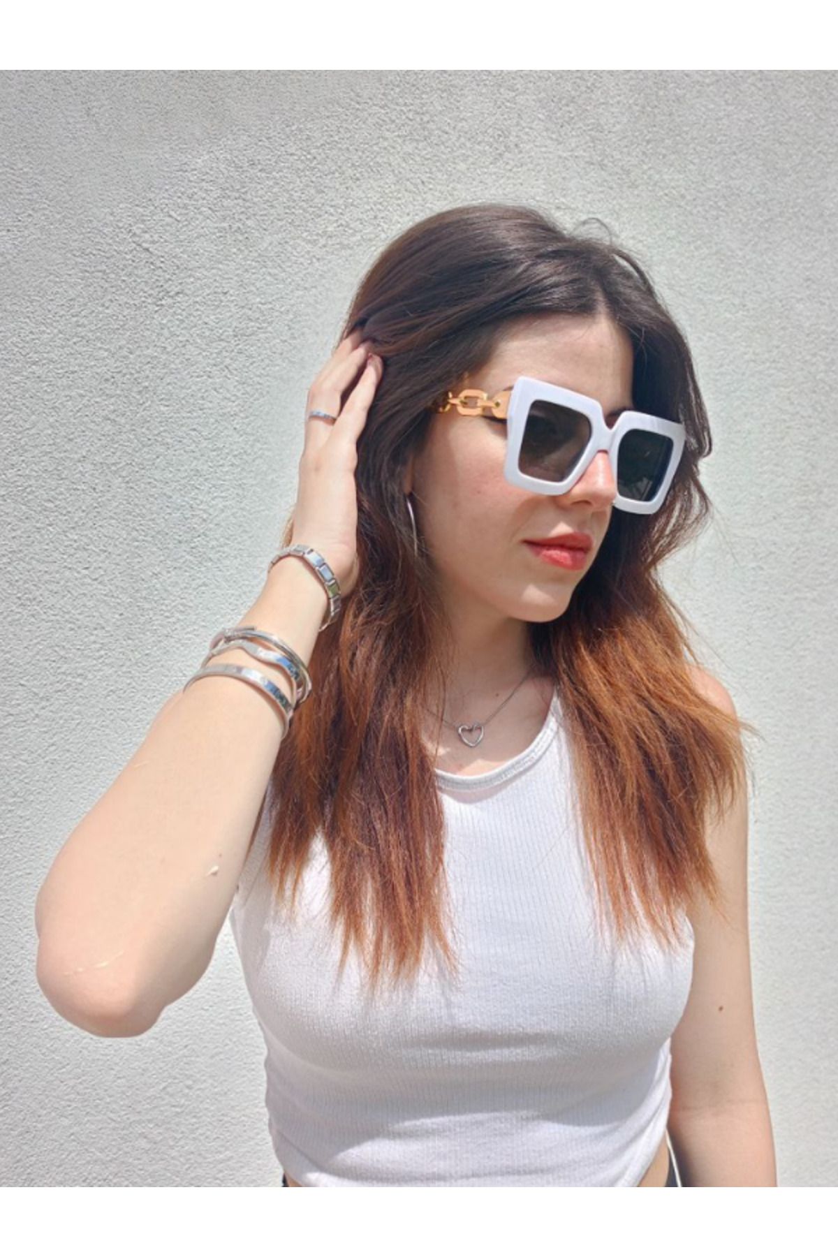 Sunglasses Kadın Beyaz Büyük Çerçeve Altın Zincirli Güneş Gözlüğü