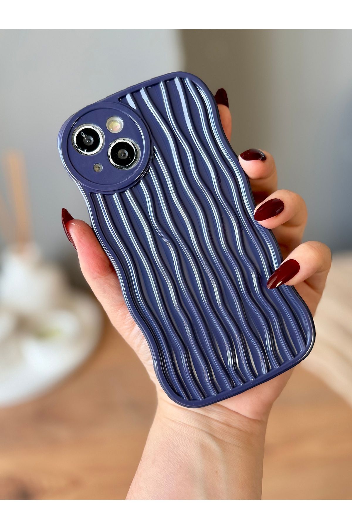 MirazTasarim IPHONE 13 PARLAK DALGALI KENARLI ÇİZGİ DETAYLI KILIF