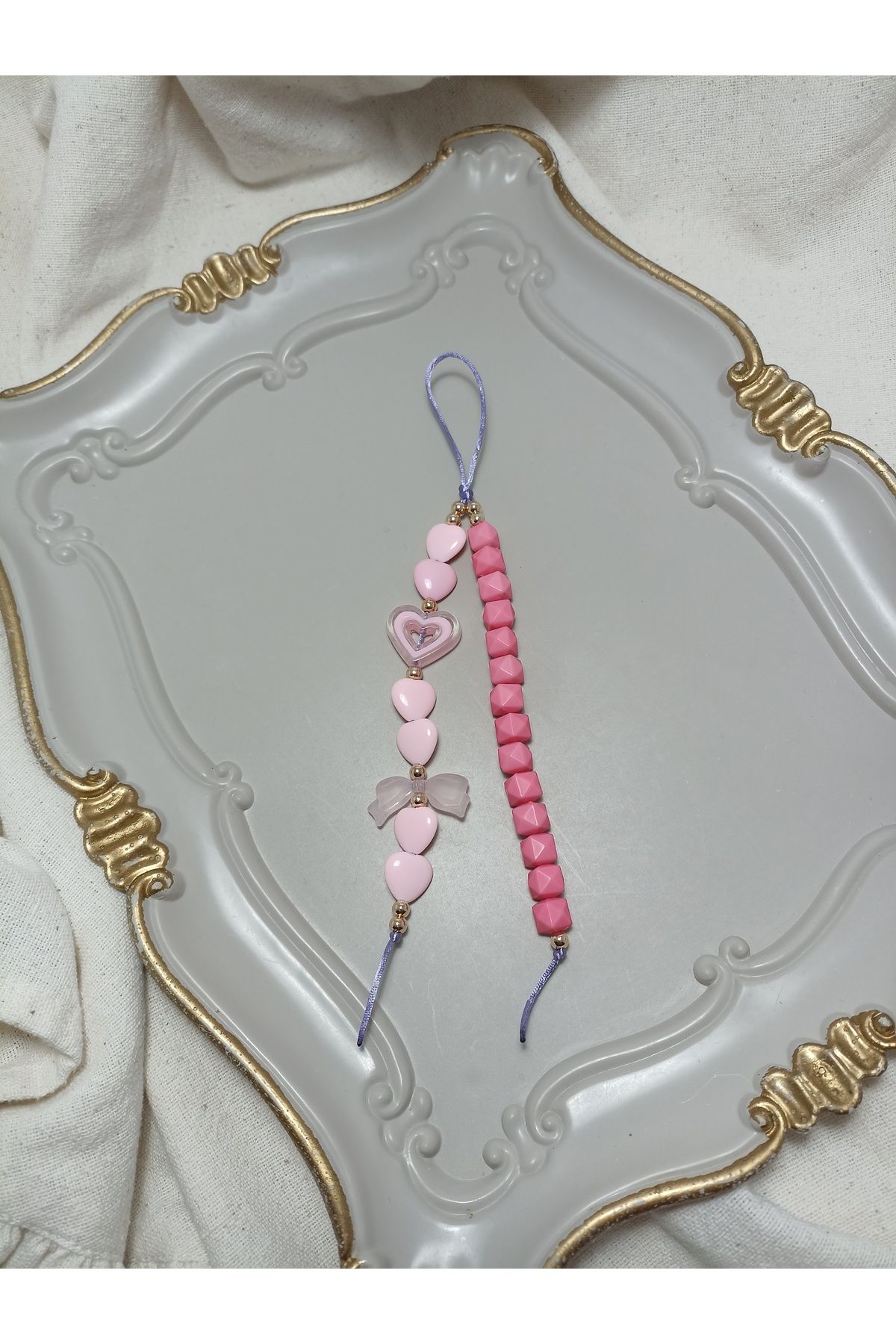 ida design store pembe boncuk ve pembe kalp fiyonk detaylı çanta ve telefon charmı