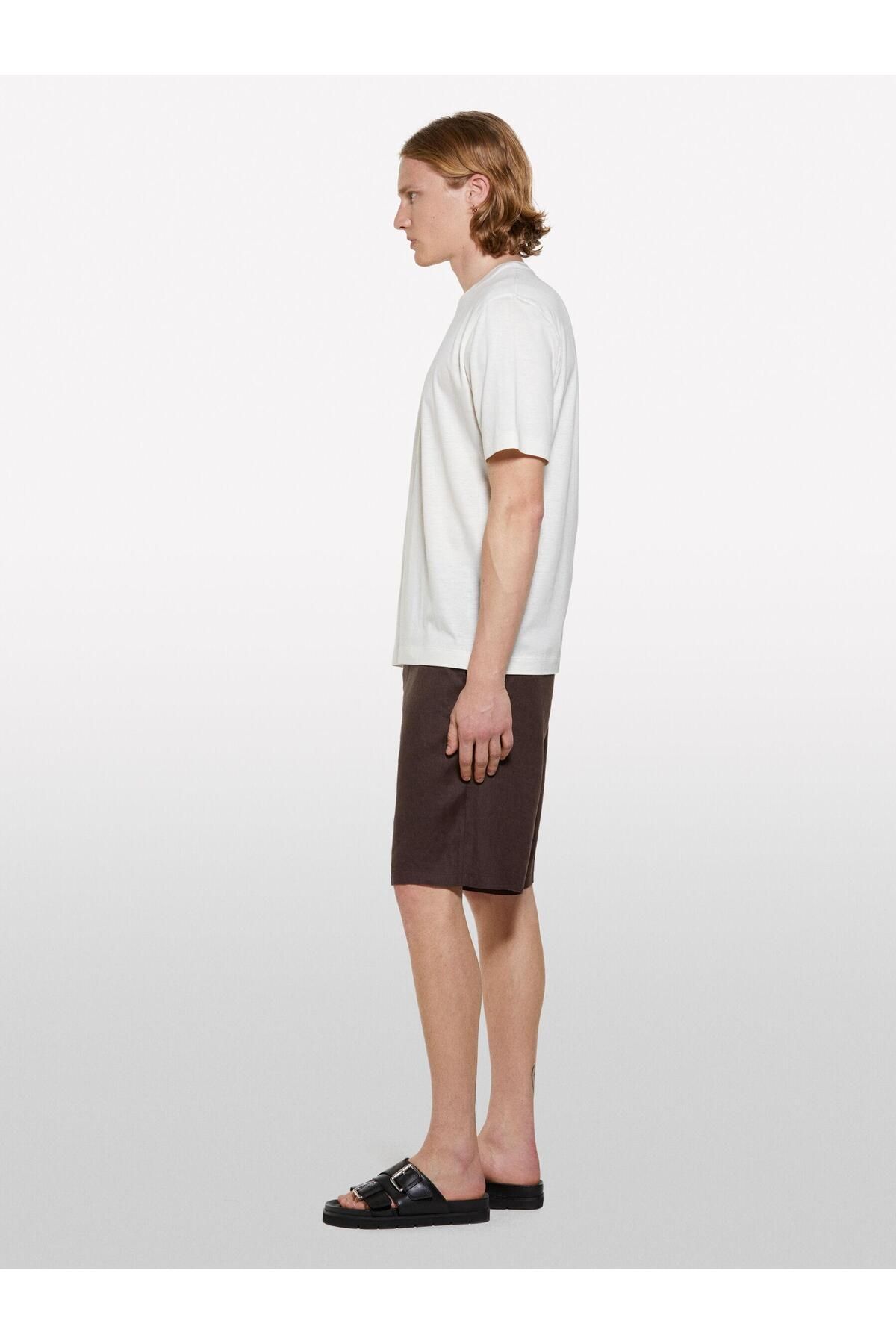 Sisley Liyosel Karışımlı Yırtmaçlı Regular Fit T-Shirt Erkek Krem T-Shirt - 325P361VS104K