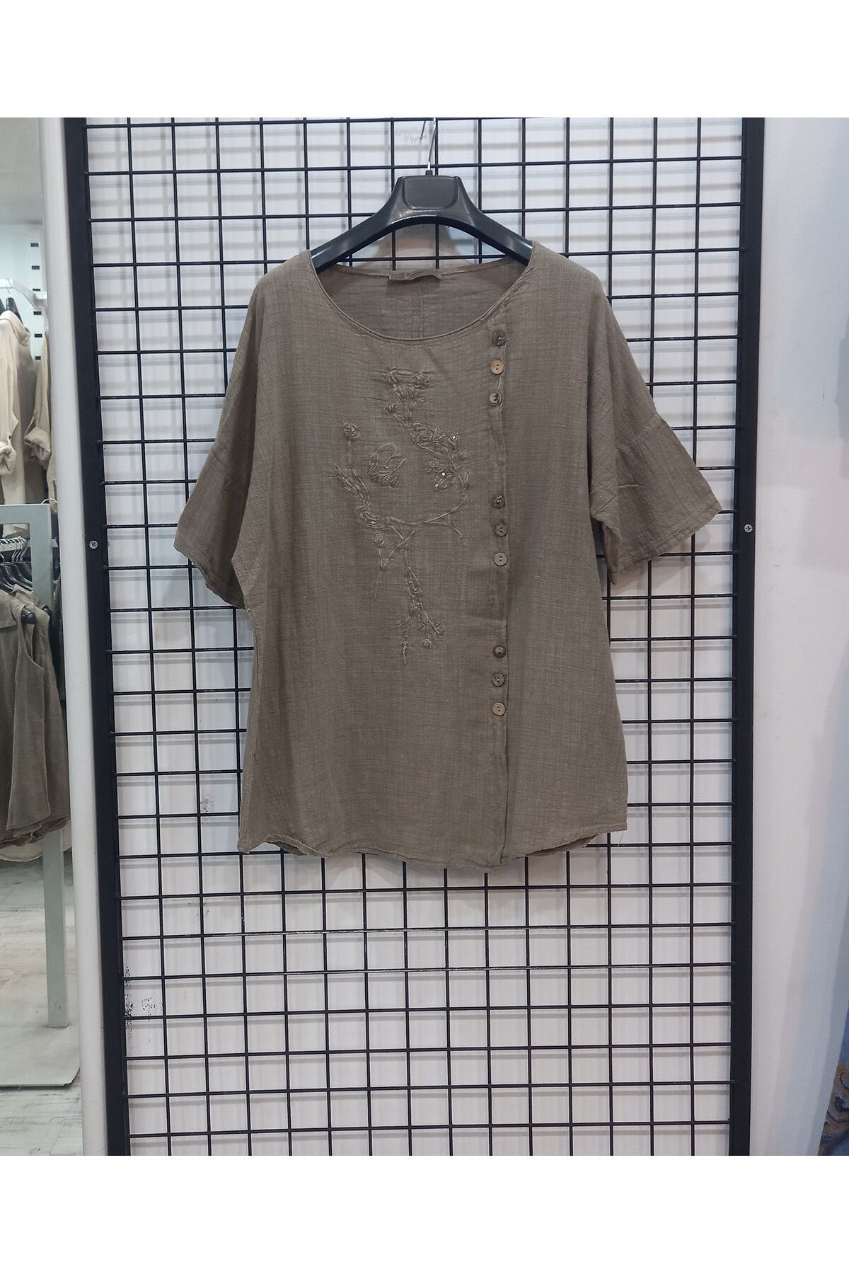 Butik Şans Düğme ve Nakış Detaylı Bisiklet Yaka Oversize Bluz