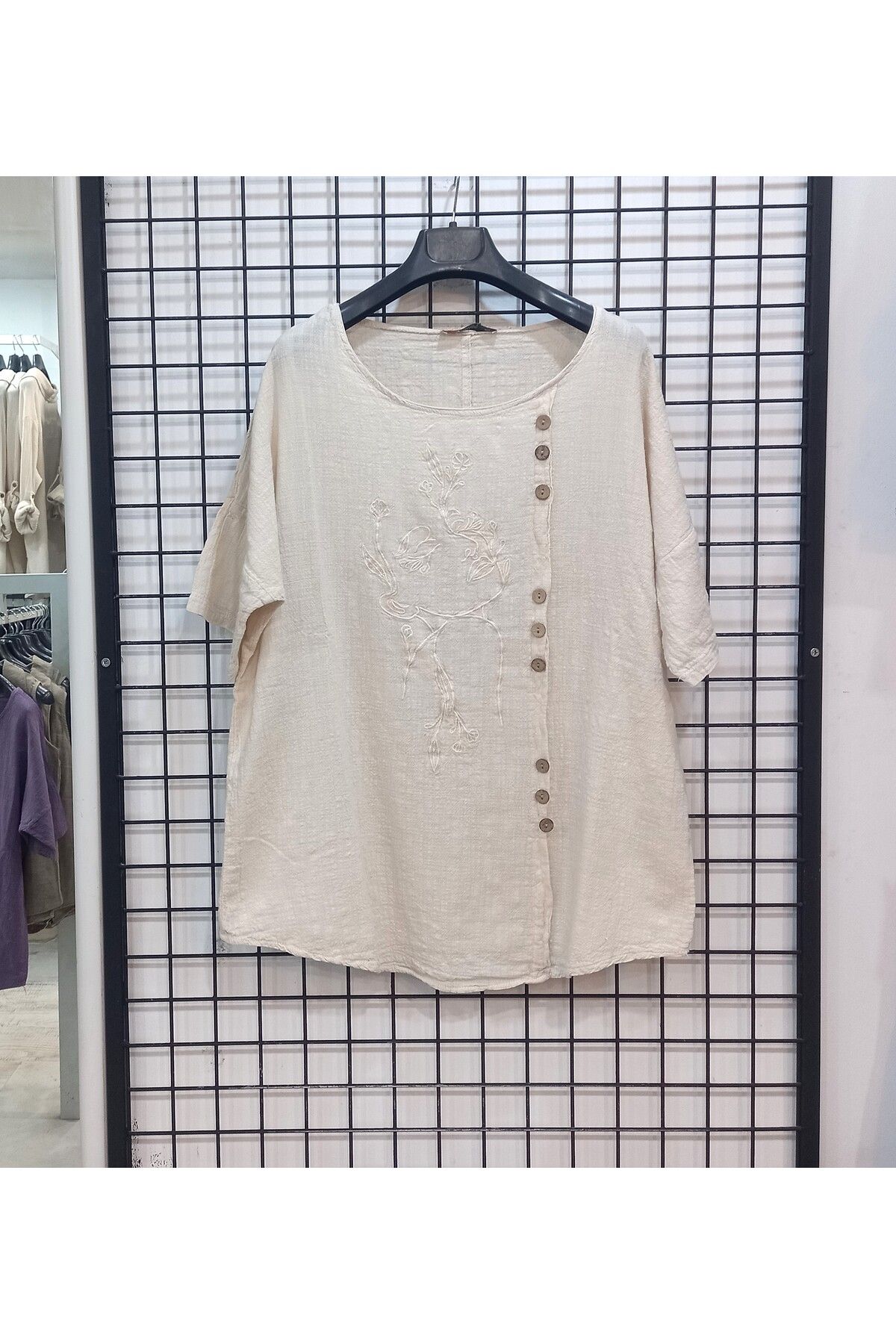 Butik Şans Düğme ve Nakış Detaylı Bisiklet Yaka Oversize Bluz