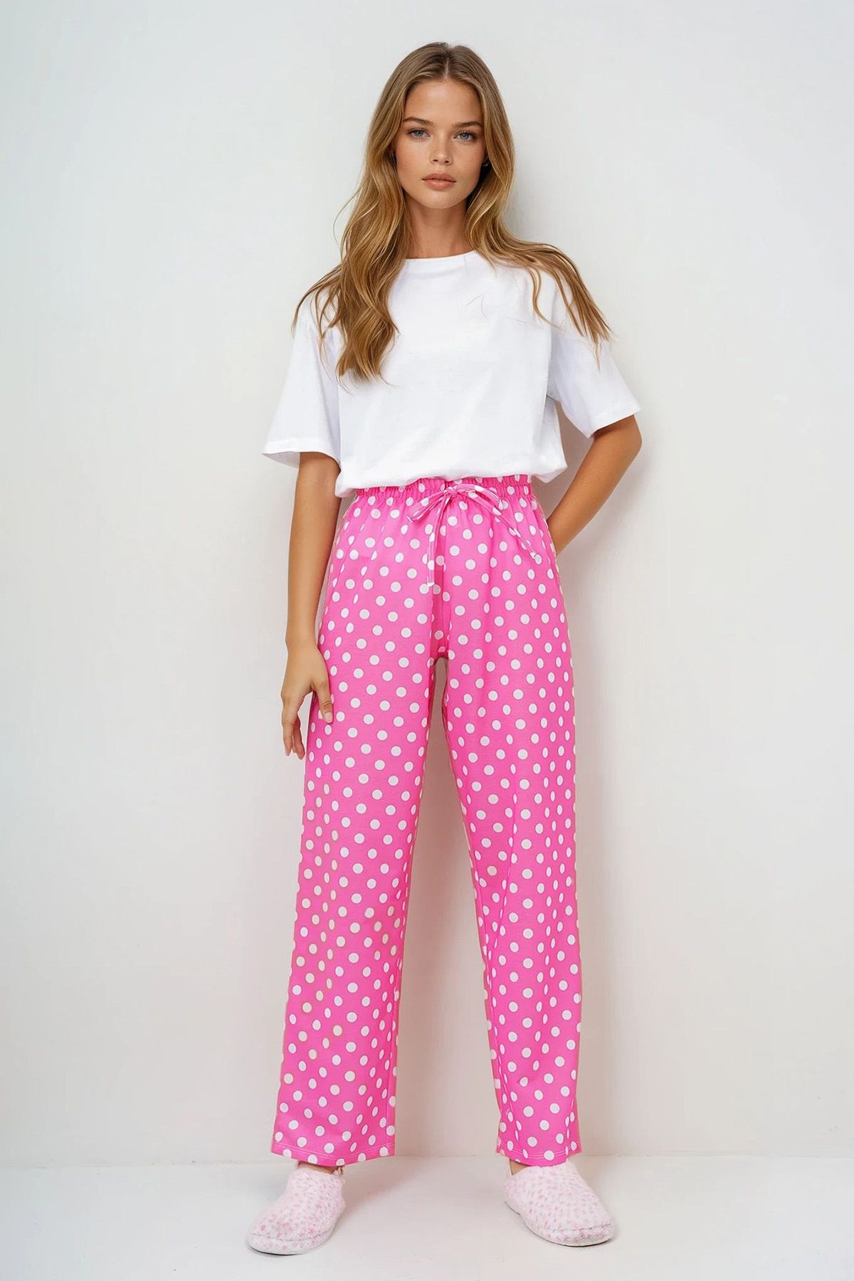 VAGGON Kadın Pembe Bisiklet Yaka Basic T-shırt Ve Puantiye Desenli Pantolonlu Pijama Takımı Pjmx13909