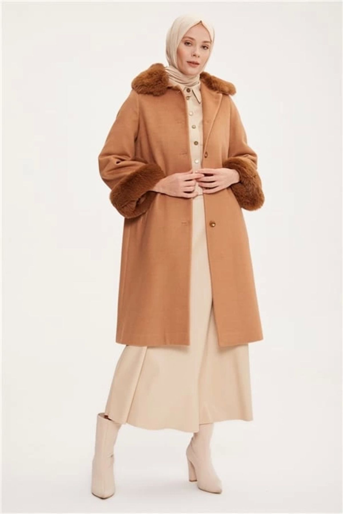 aradimtaradim Armine Önü Düğmeli Kürklü Kaban 22K7806 Camel