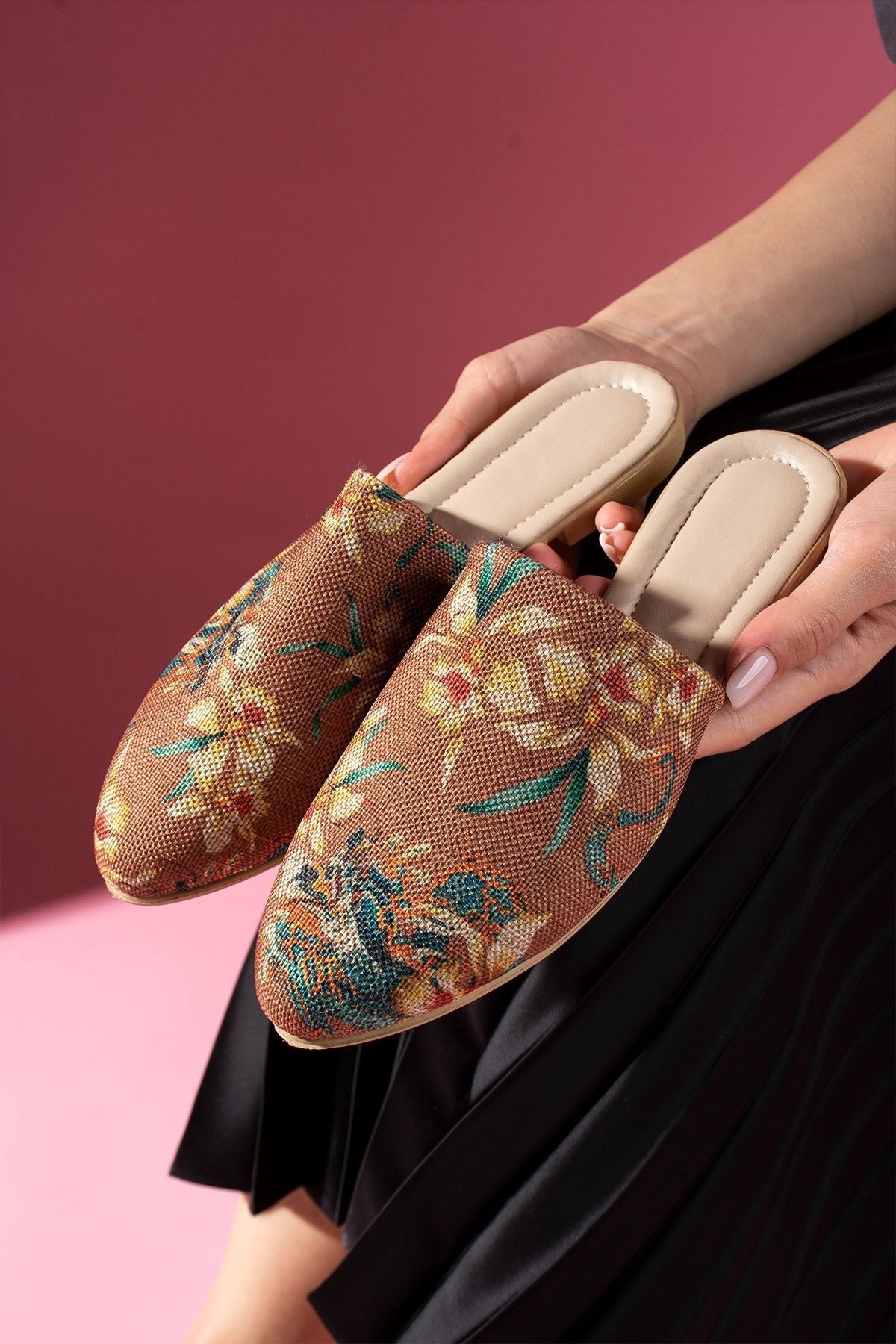 FUGA MODA Sedrix Taba Çiçek Desenli Önü Kapalı Terlik
