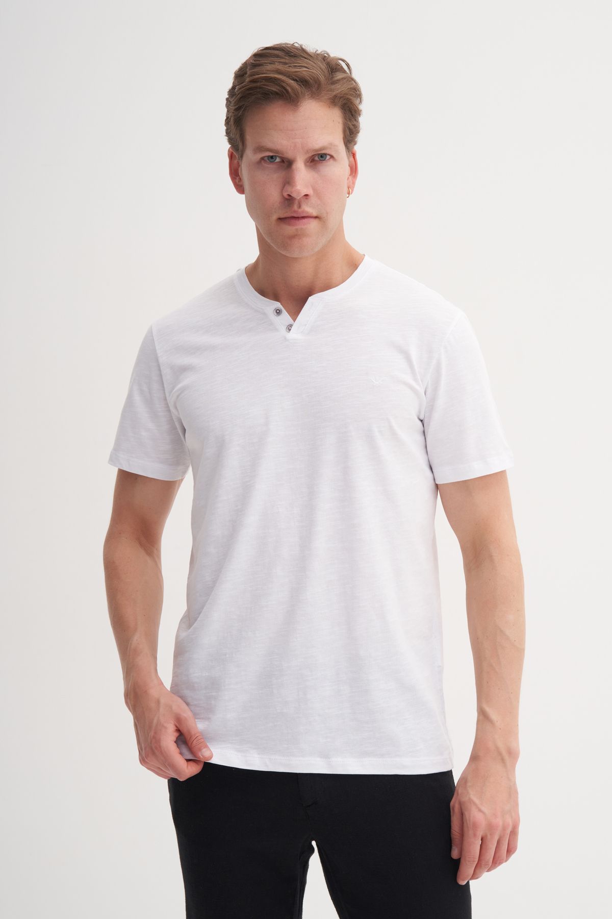 Cazador 25YCEEO04227 Beyaz Erkek V Yaka Patlı Slim Fit %100 Pamuk T-shirt