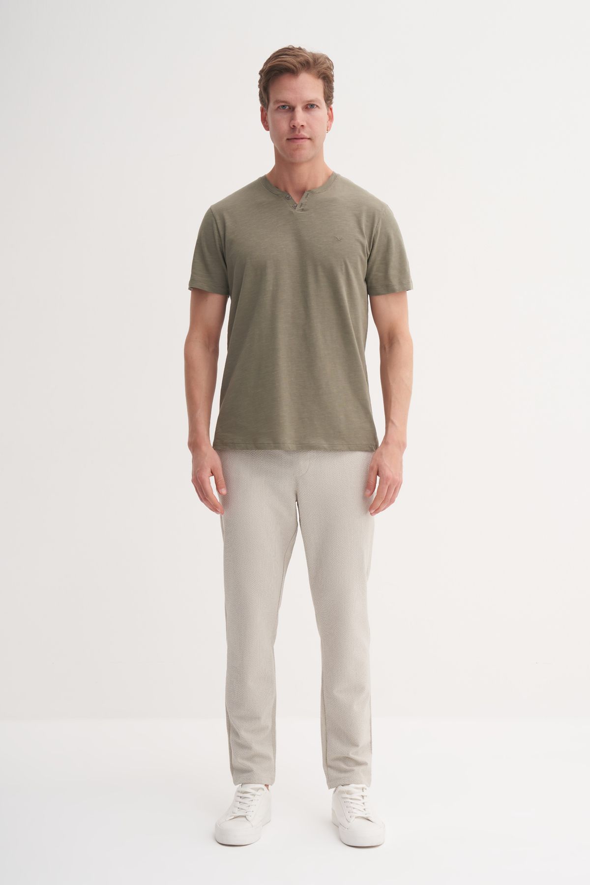 Cazador 25YCEEO04227 Haki Erkek V Yaka Patlı Slim Fit %100 Pamuk T-shirt