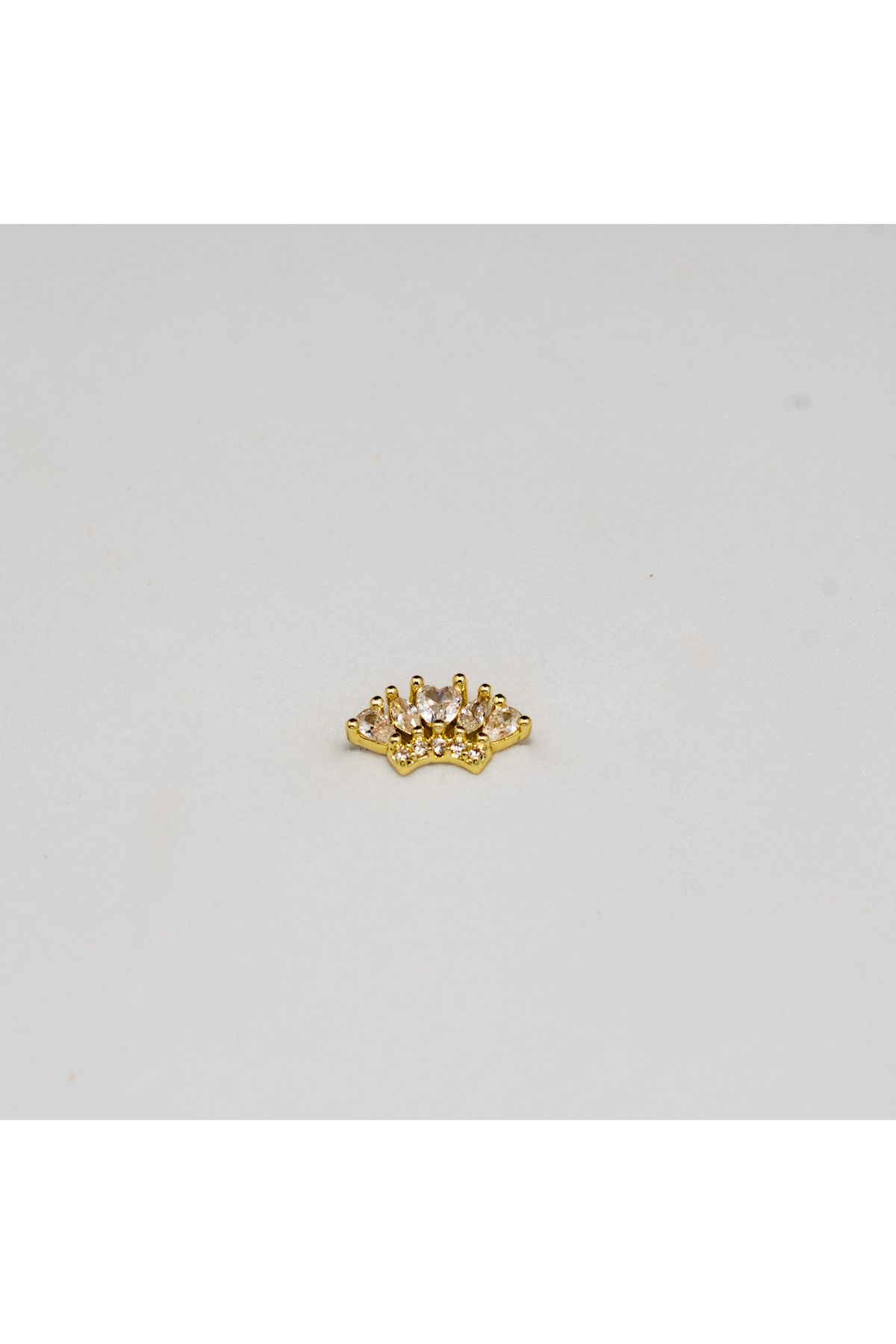 Piercing by Sever ŞEFFAF TAŞLI MODEL ÇELİK PIERCING… ALTIN/GOLD RENKLİ ve ŞEFFAF TAŞLI (TARGUS HELIX CONCH FLAT)