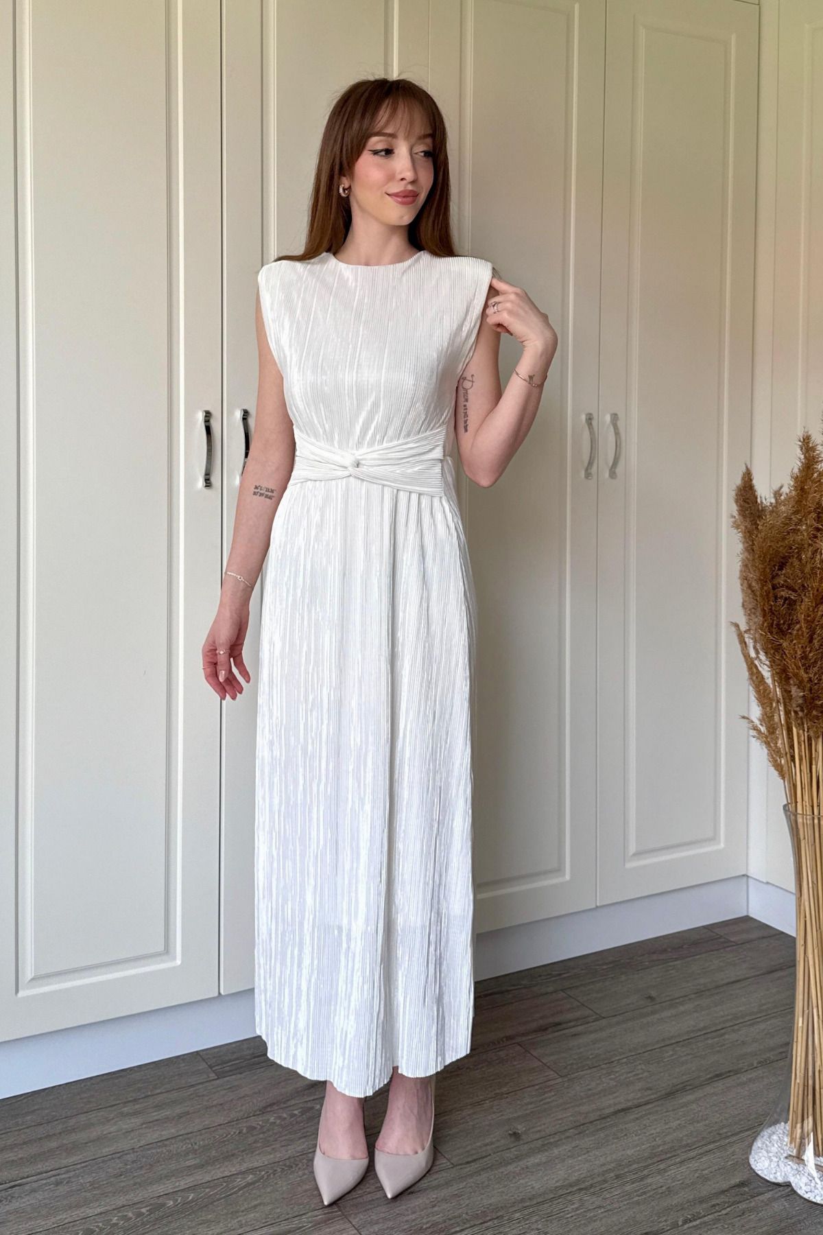 Dilay Gökoğlu Butik Vatkalı Krinkıl Midi Bel Detaylı Elbise