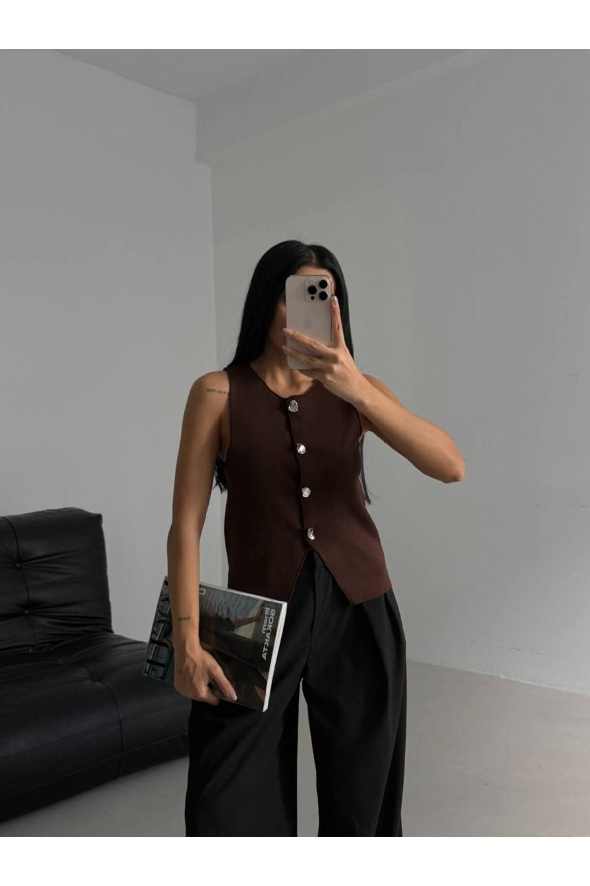 Castivo Fashion Kırçıl Düğmeli V-Yaka Kolsuz Bluz