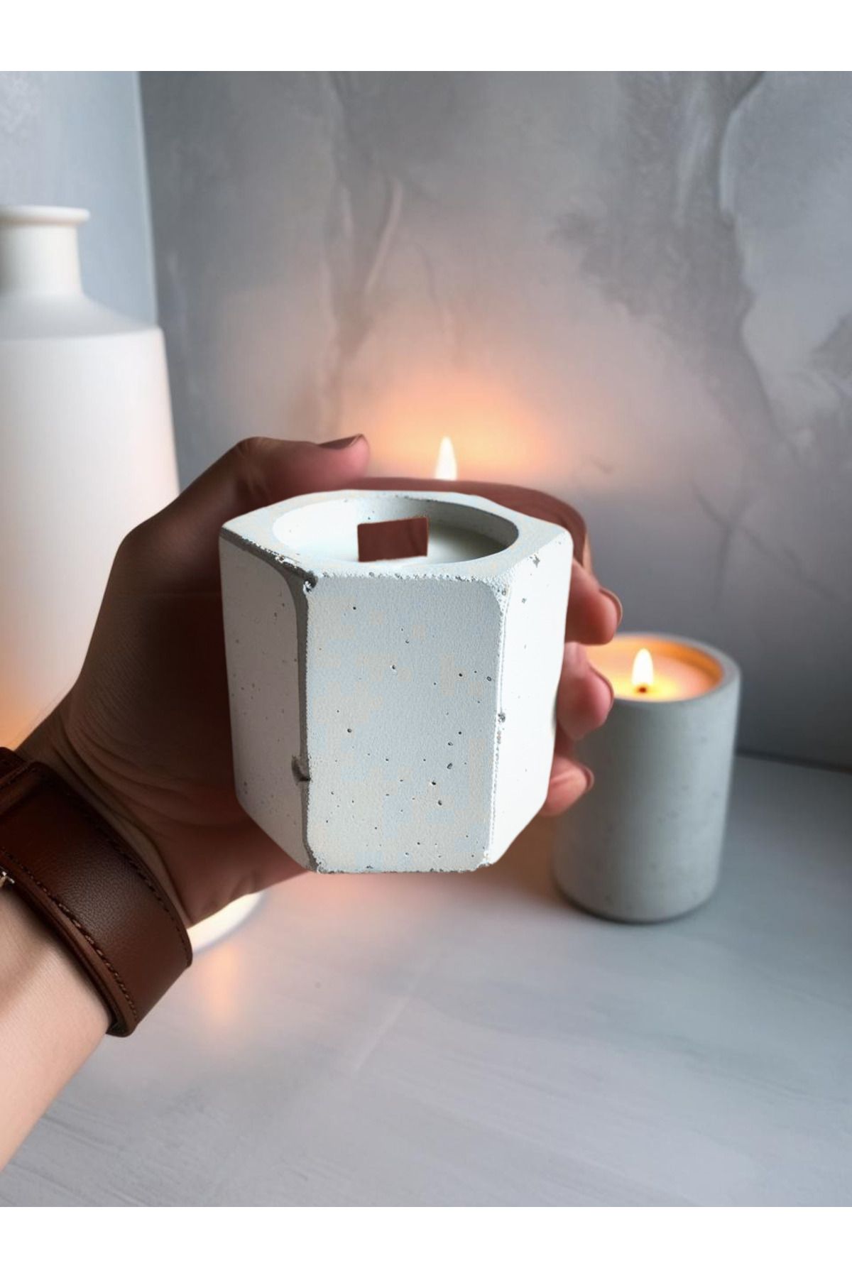 decoronay Minimalist Vanilya Kokulu Beton Mumluk & Ahşap Fitilli Soya Mum – Modern Dekoratif Ev Aksesuarı