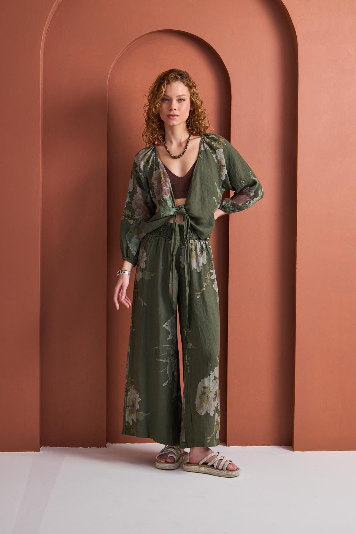 MODA %100 Keten Çiçek Desenli Bağlamalı Üst ve Bol Paça Pantolon Takım