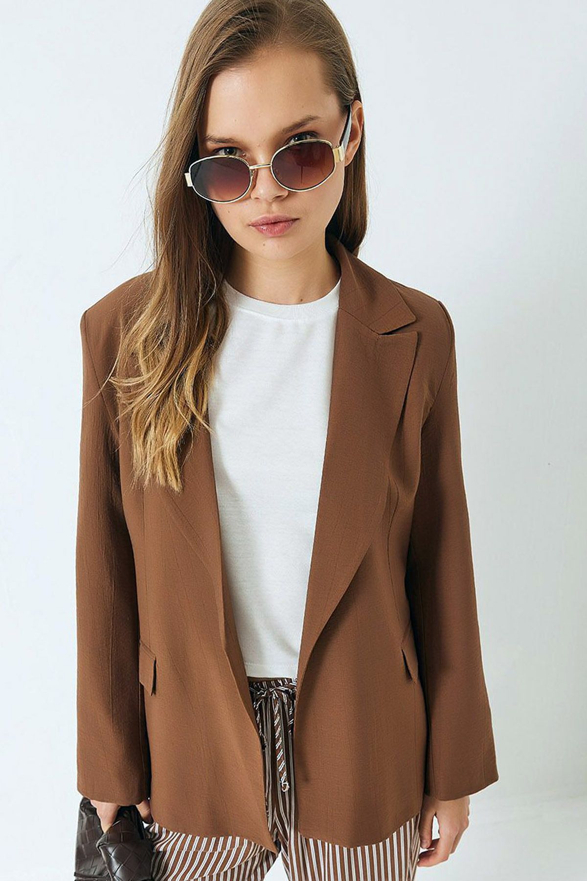 Ottawe Regular Fit Rahat Ceket Yakalı Uzun Kol Kapaklı Cepli Vatkalı Düğmesiz Tarz Casual Çilek Kumaş Ceket