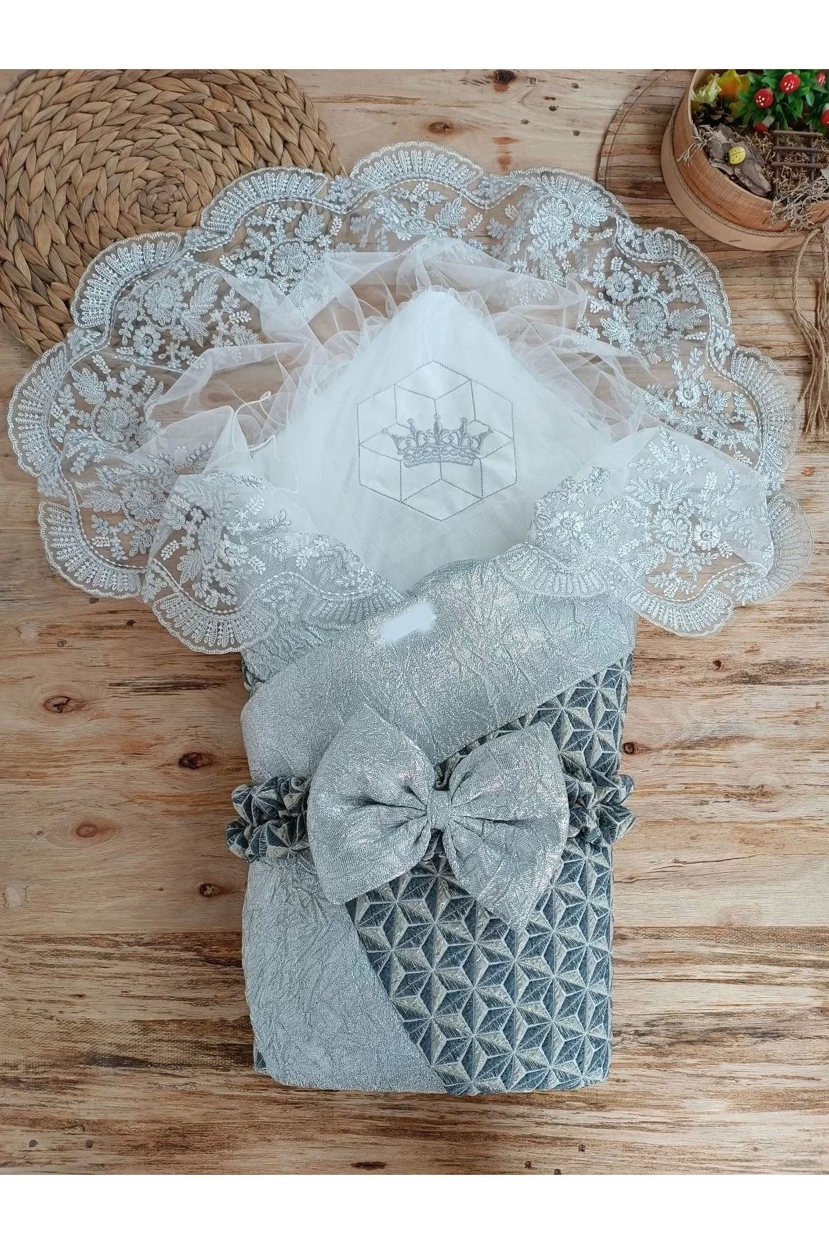 Moda Şahsenem Yenidoğan Ultralüks Piramit Desenli Güpürlü Bebek Battaniyesi Kundak Gümüş