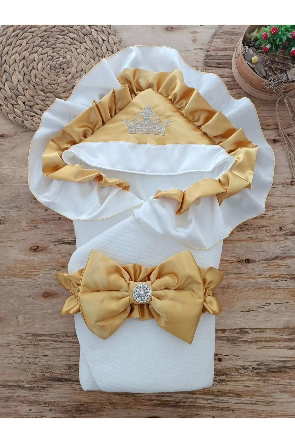 Moda Şahsenem Yenidoğan Mehtap Lüks Kelebek Taç Nakışlı Bebek Battaniyesi Kundak Sarı