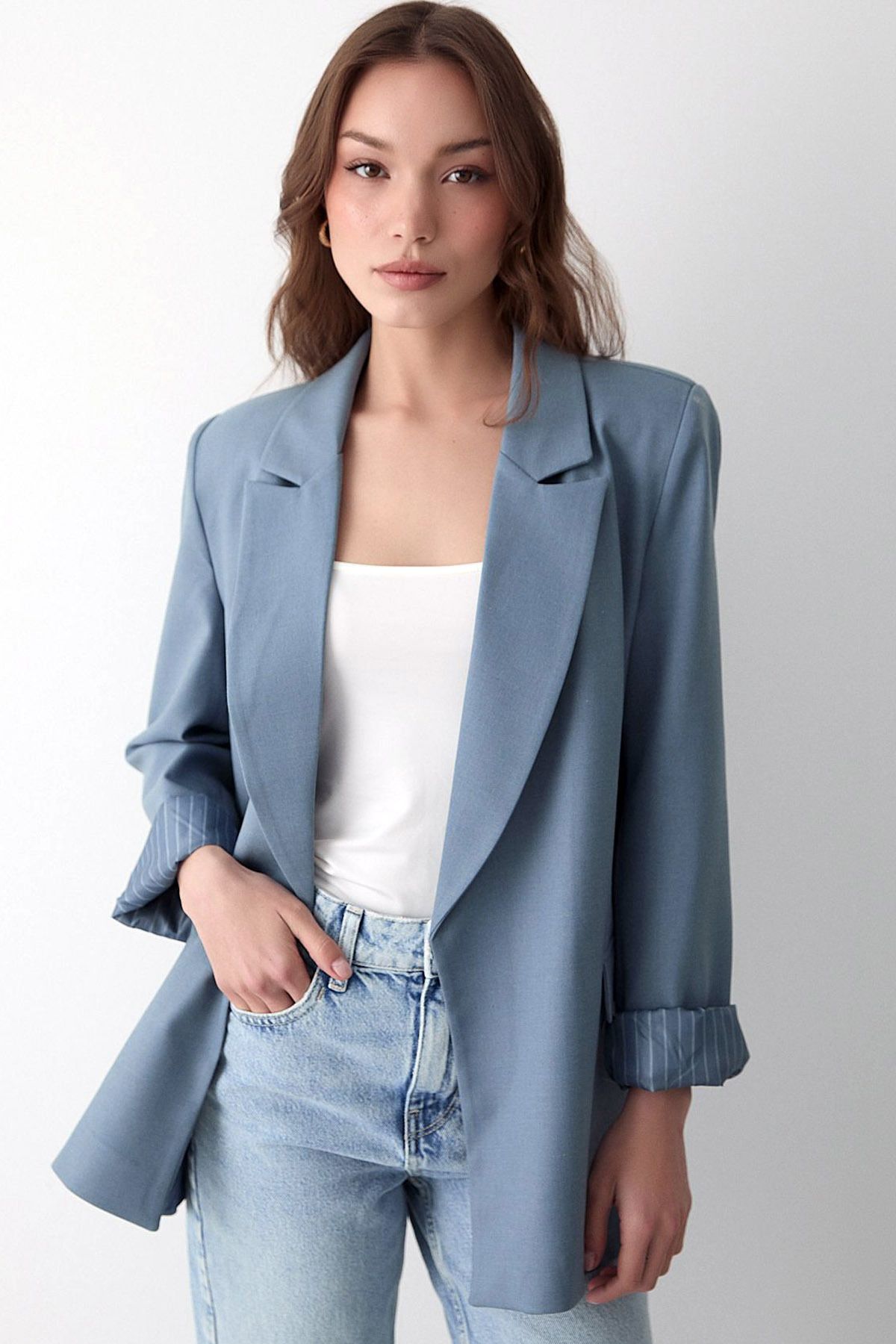 Ottawe Regular Fit Rahat Ceket Yakalı Uzun Kollu Çift Kapaklı Cepli Omzu Vatkalı Düğmesiz Tarz Casual Ceket