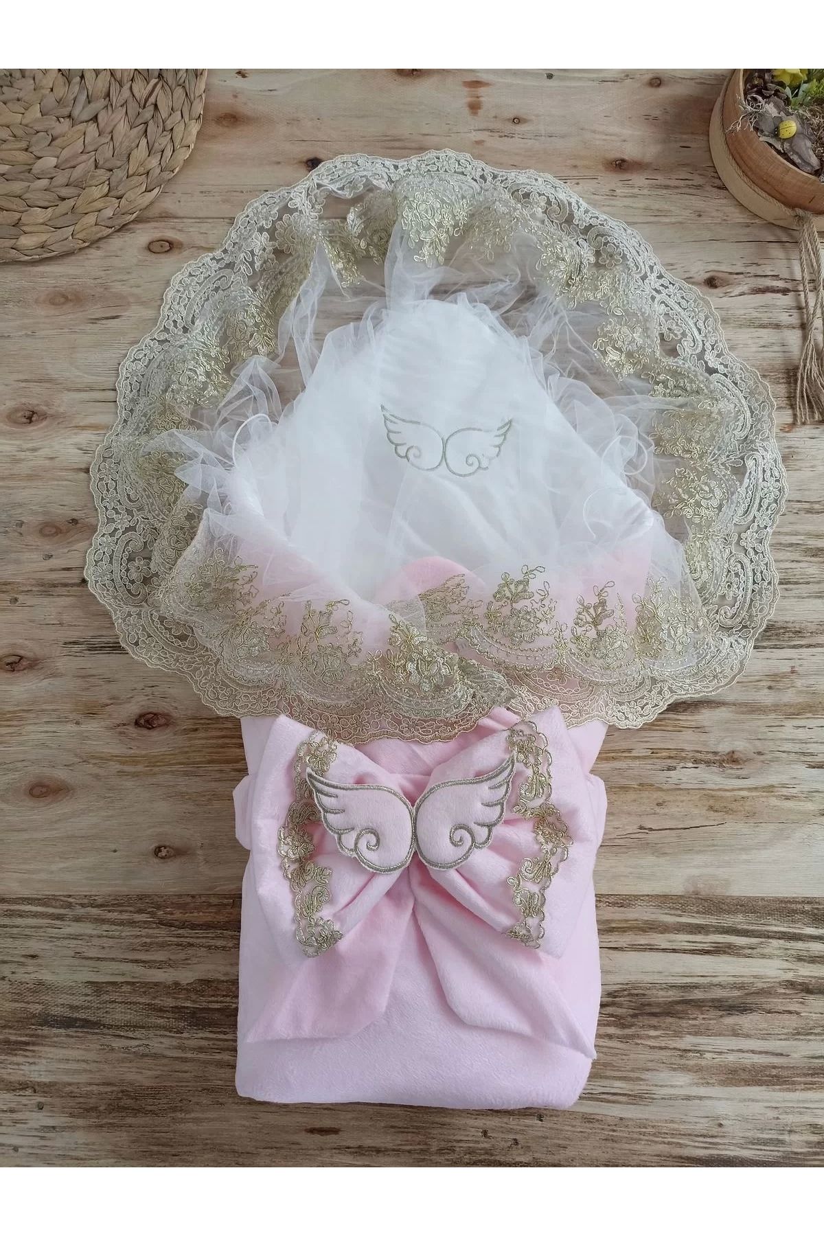 Moda Şahsenem Yenidoğan Soft Kumru Melek Kanat Fiyonklu Gold Çift Dantel Duvaklı Trilüks Kundak Bebek Battaniyesi