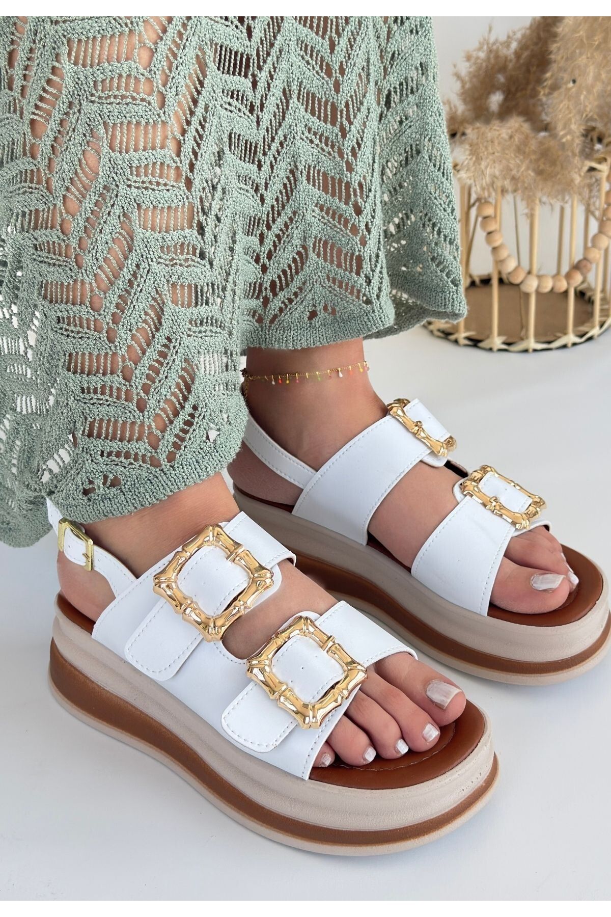 Lavish Gold Stan Beyaz Cilt Sandalet