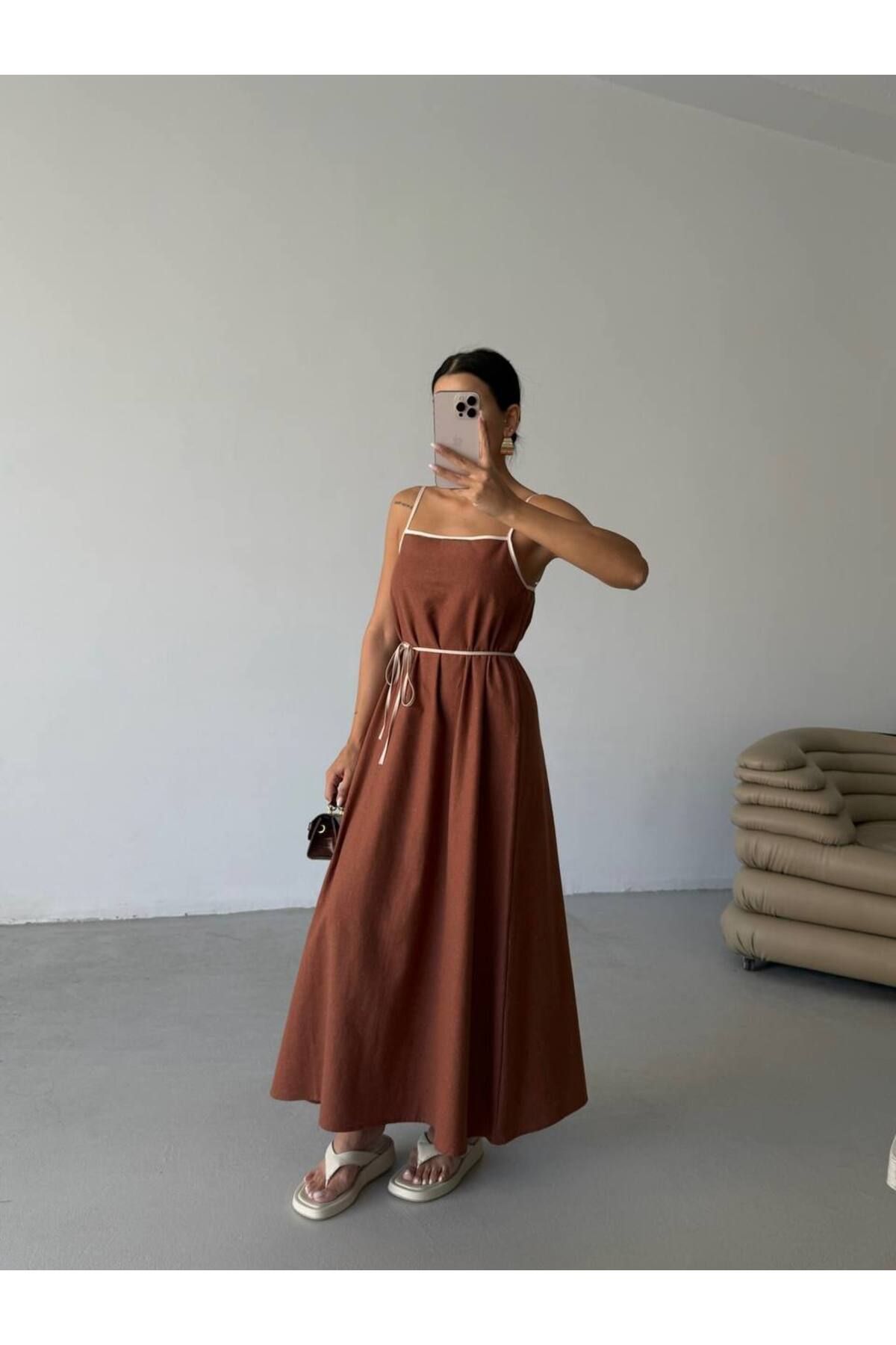 Castivo Fashion İnce Askılı Kontrast Biyeli Kuşaklı Midi Elbise