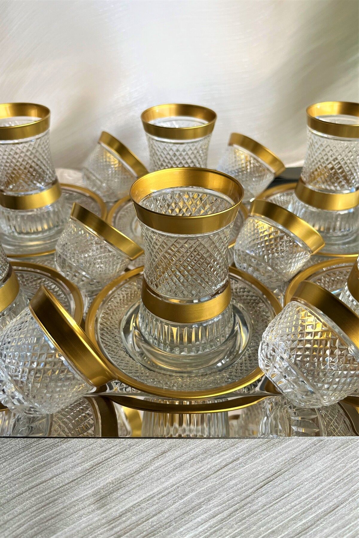 DECOSTYLE Beyzade Mat Gold Kesme Dekorlu 18 Parça Lüx Çay Takımı