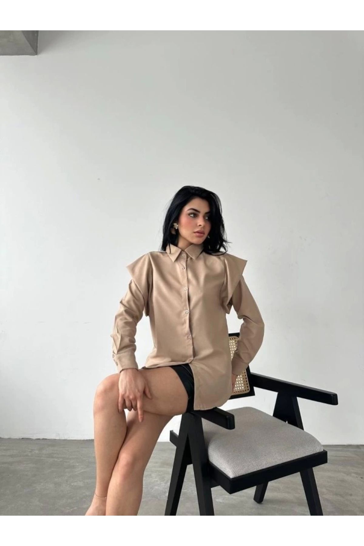 Butik Omuz Tasarım Detaylı Gömlek