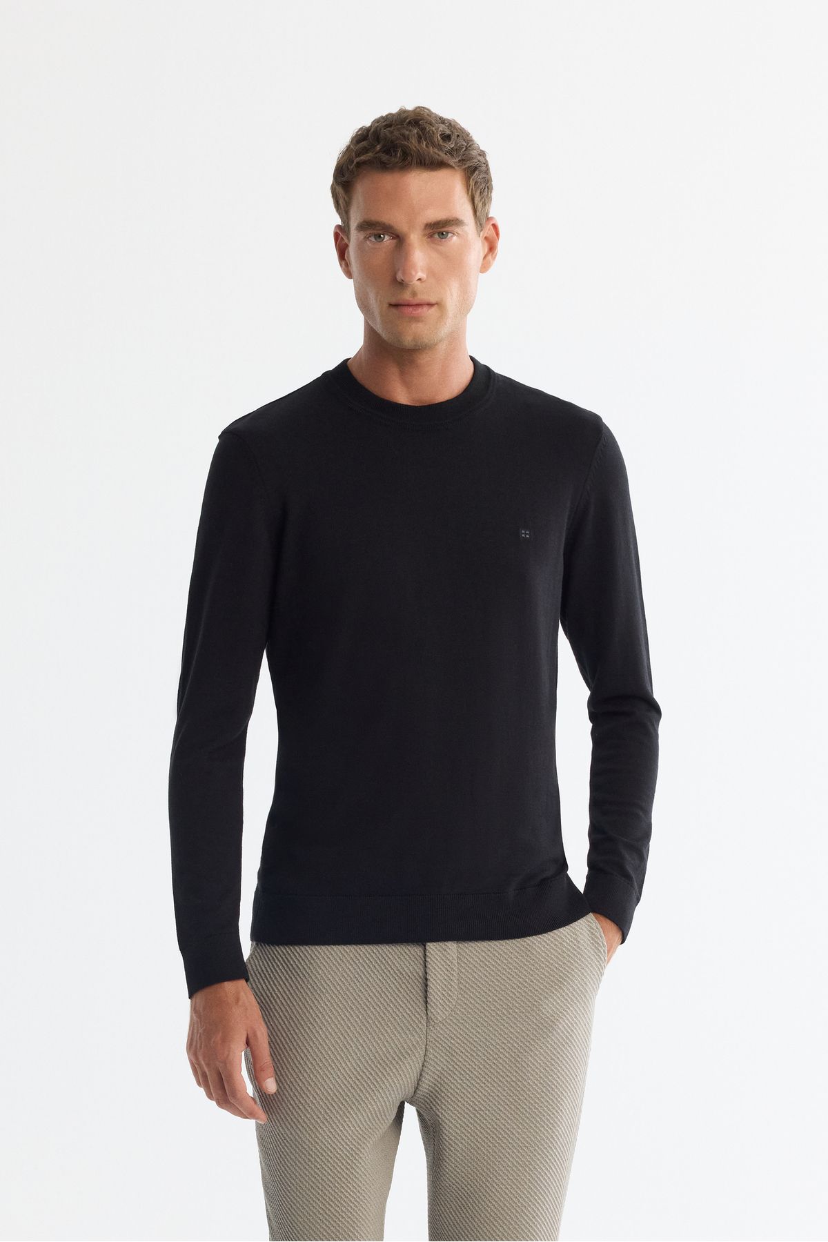 Avva Czarny Męski Sweter Z Wiskozy Z Okrągłym Dekoltem B 005021 Mężczyzna - 2XL