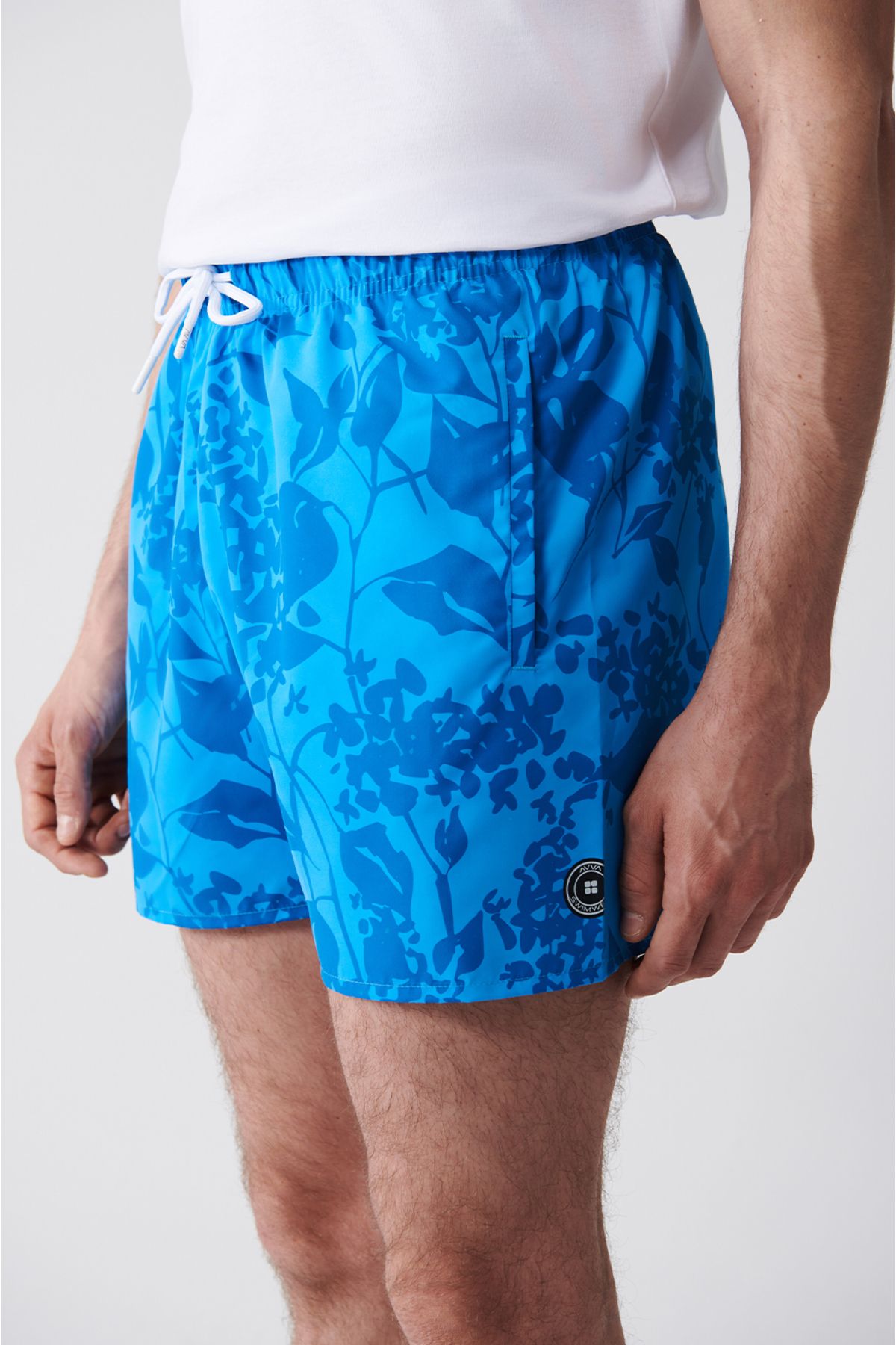 Avva-Grün-blaue, schnell trocknende, bedruckte Badeshorts für Herren E 003802 5