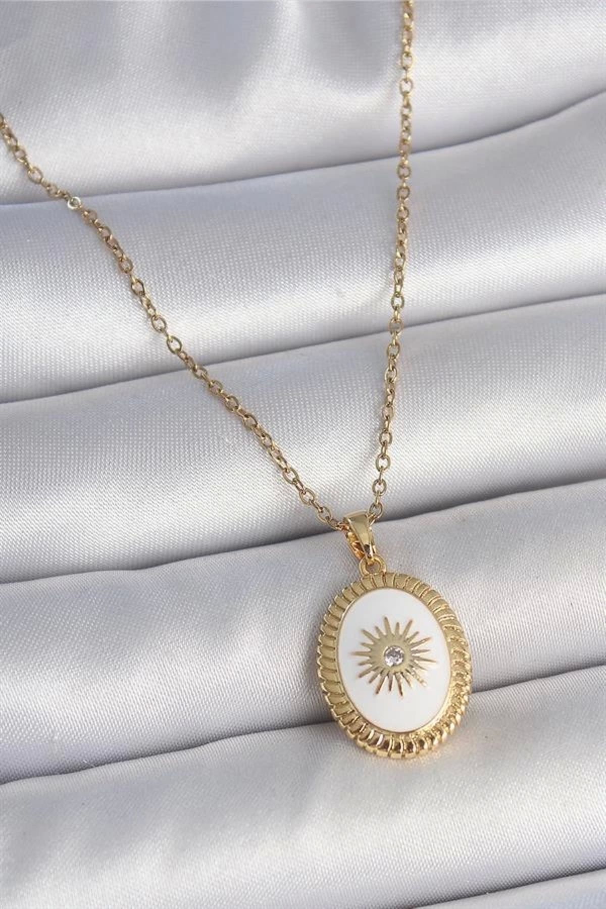 FASHIONLINE 316L Çelik Gold Renk Zincir Beyaz Mineli Güneş İşlemeli Zirkon Taş Detaylı Madalyon Model Kadın Koly