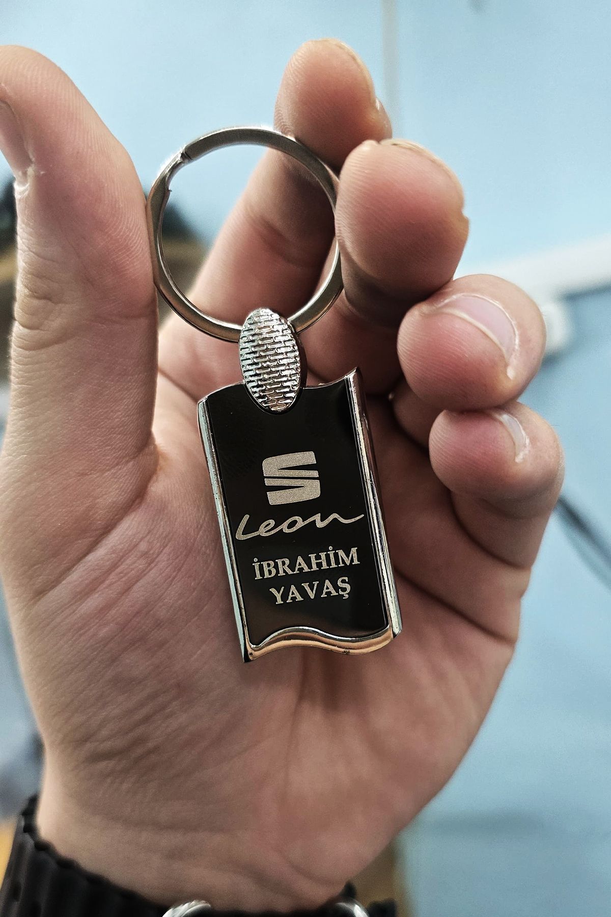 İŞTE BU Kişiye Özel İsimli Çelik Anahtarlık Kutulu Araba Markası Araba Araç Marka Baskılı Seat